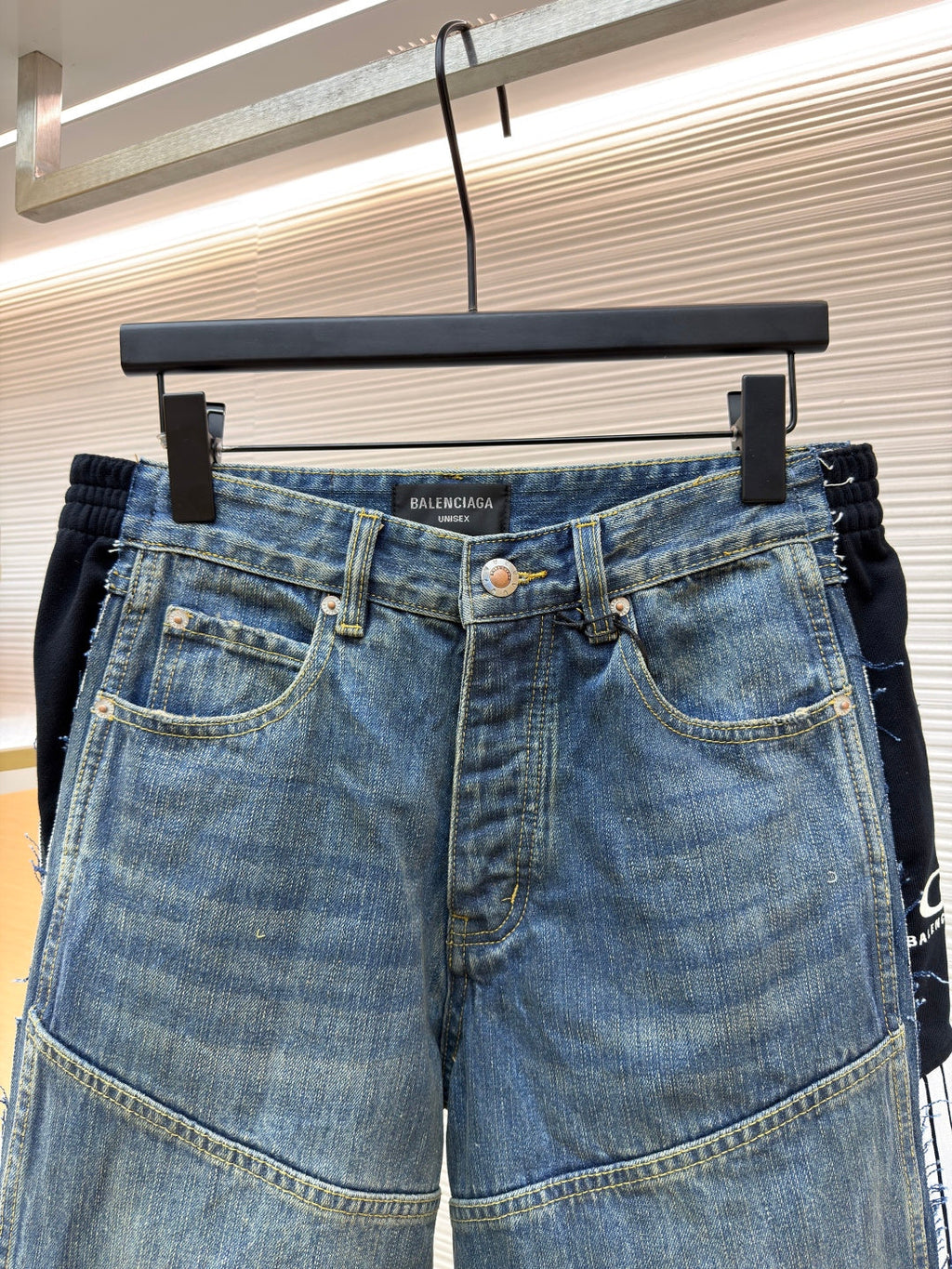 BALENCIAGA 26S DISTRESSED JEANS 015