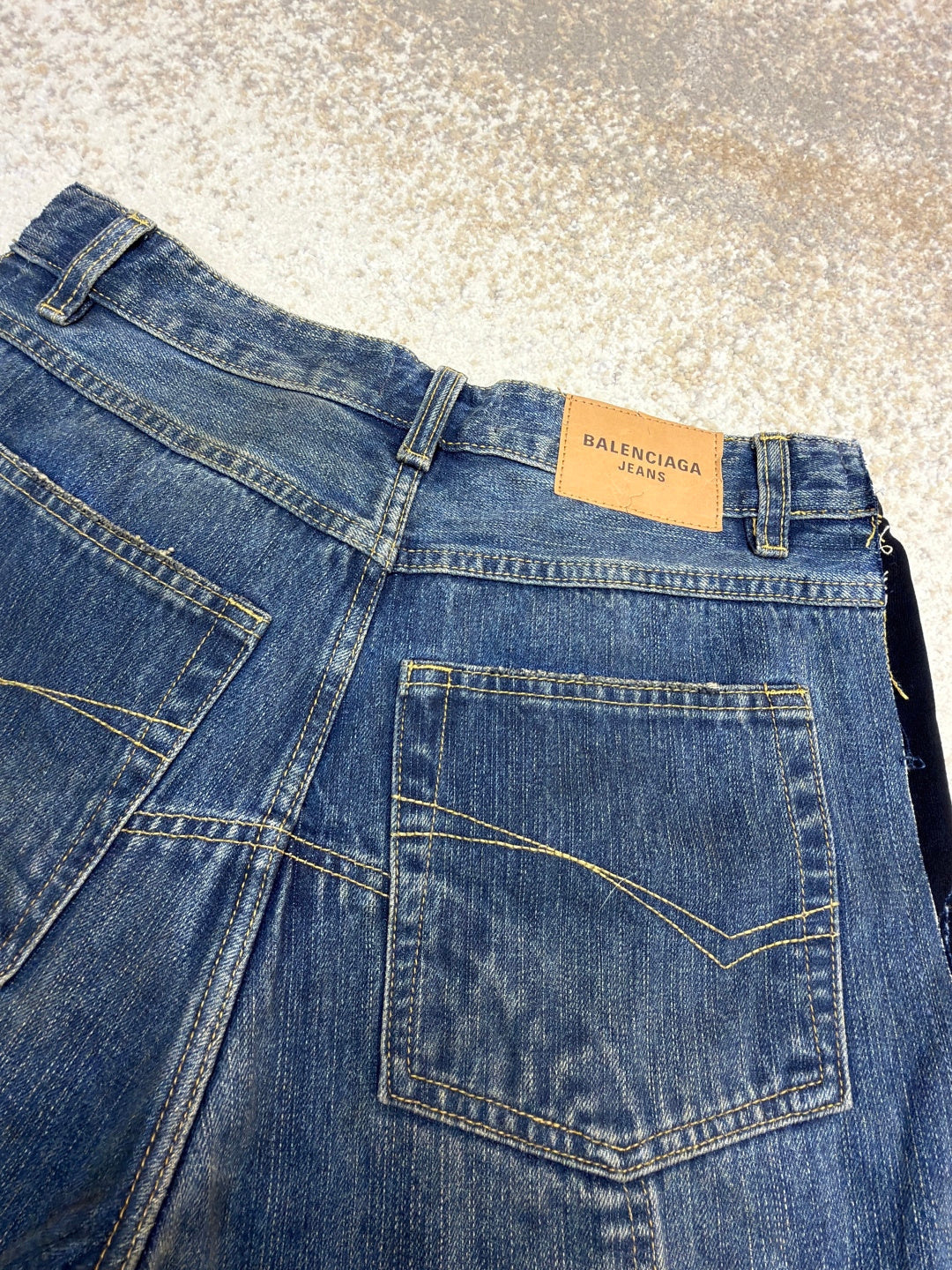 BALENCIAGA 26S DISTRESSED JEANS 015