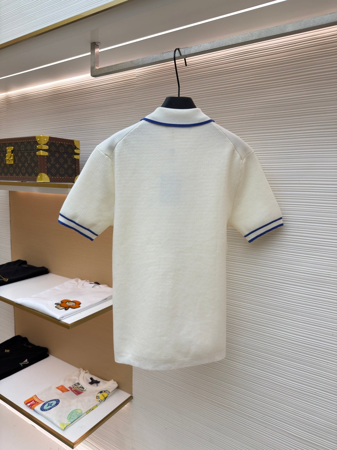 LV 26S SHORT-SLEEVED KNIT POLO SHIRT STYLE 203