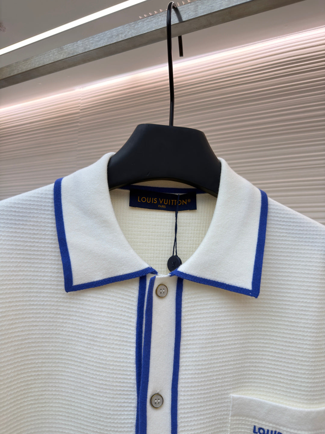 LV 26S SHORT-SLEEVED KNIT POLO SHIRT STYLE 203
