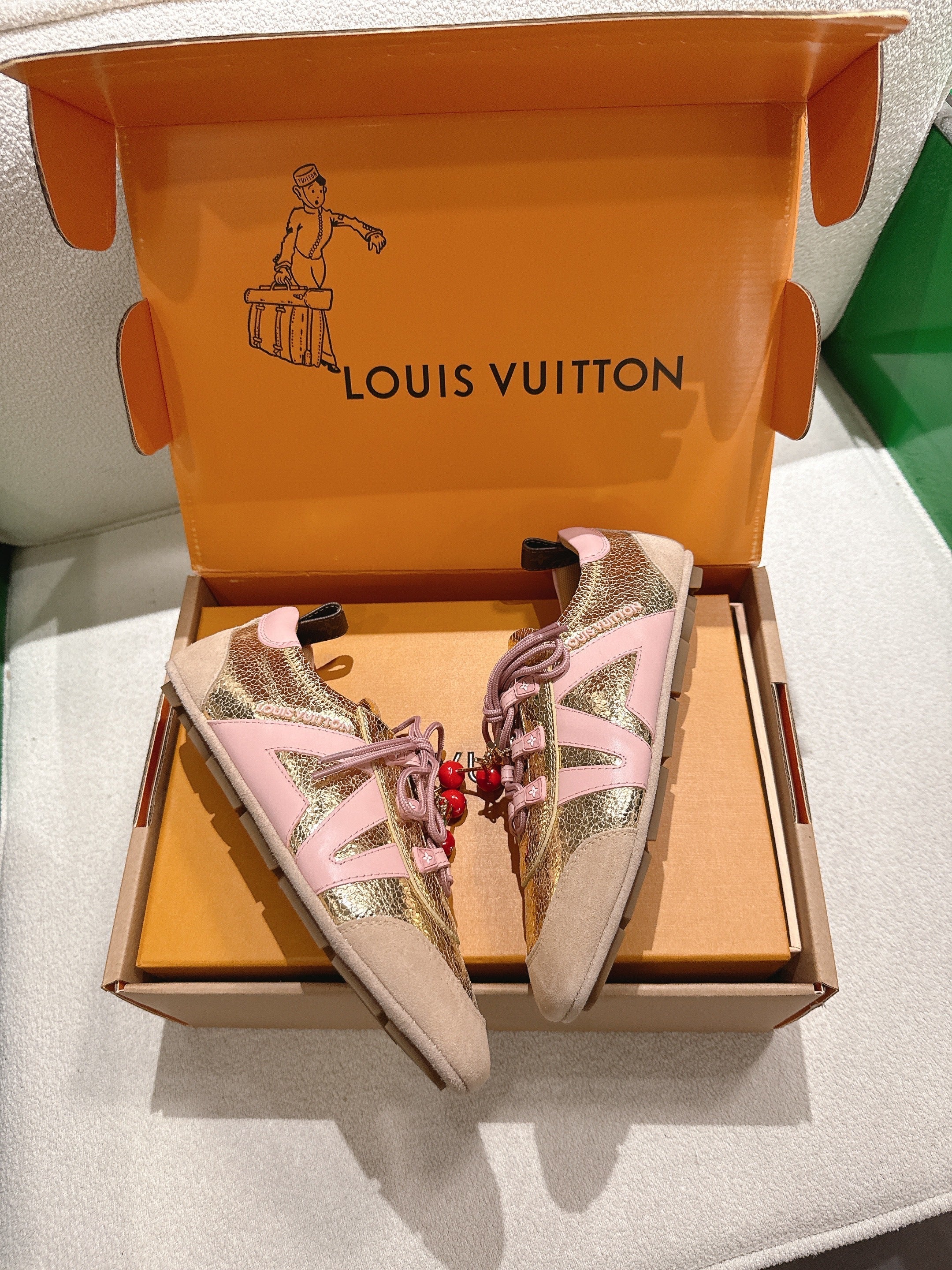 LV 26S SNEAKERS IN LIGHT PINK SUEDE AND GOLD LAMBSKIN WITH CHERRY CHARM