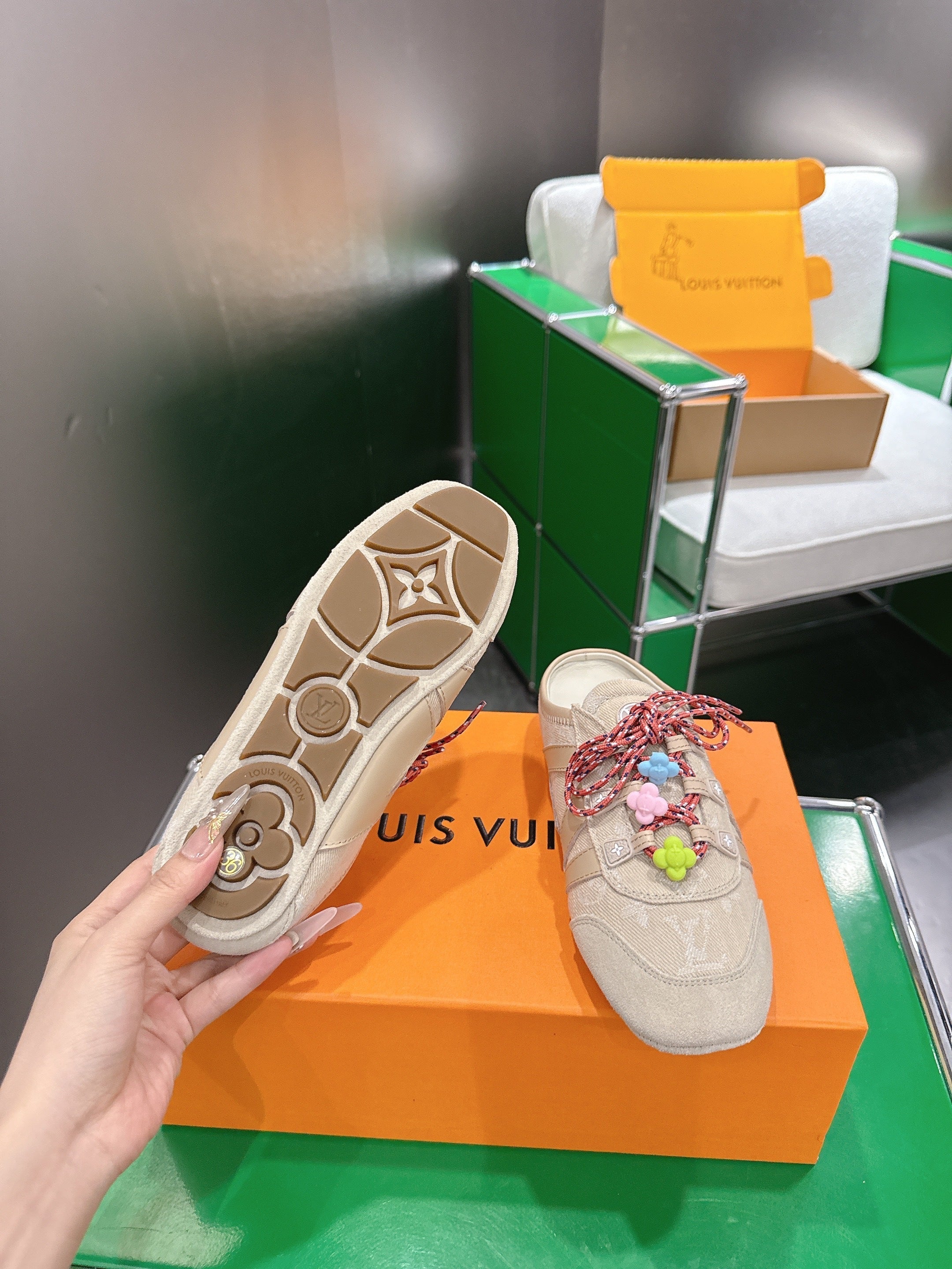 LV 26S MULE SNEAKERS IN BEIGE DENIM AND SUEDE WITH FLOWER CHARM