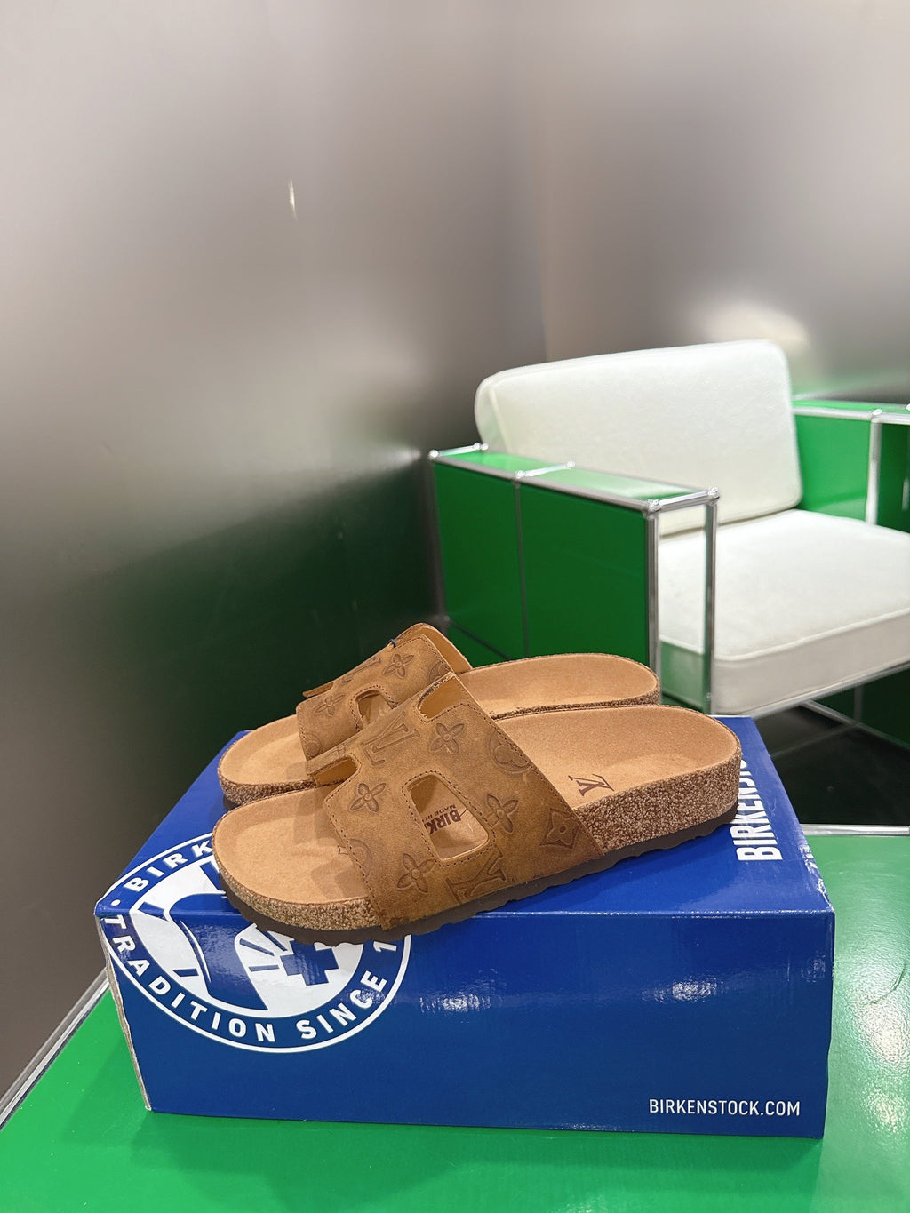 LV 26S SLIDES IN BROWN SUEDE