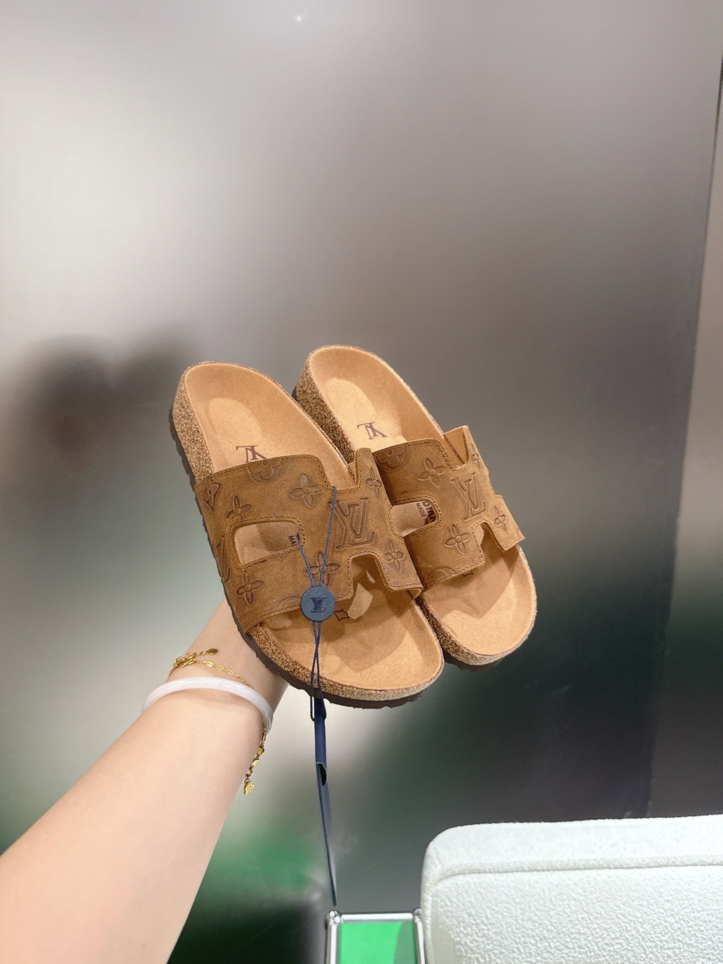 LV 26S SLIDES IN BROWN SUEDE