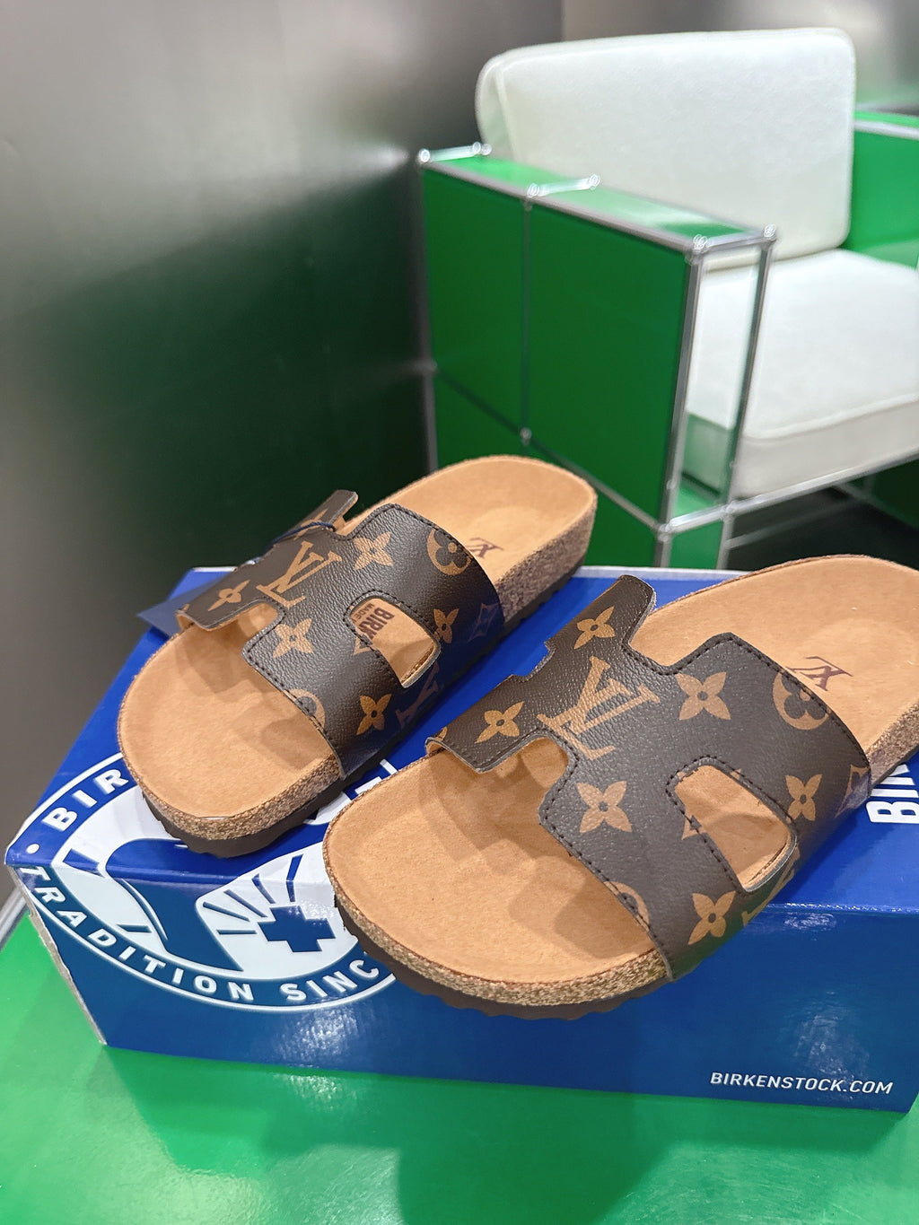 LV 26S SLIDES IN DARK BROWN COATED CANVAS
