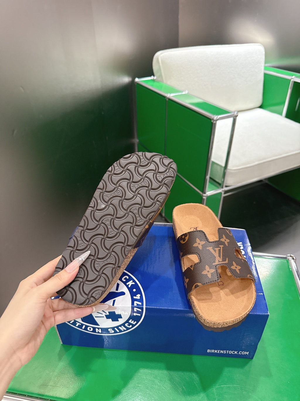 LV 26S SLIDES IN DARK BROWN COATED CANVAS