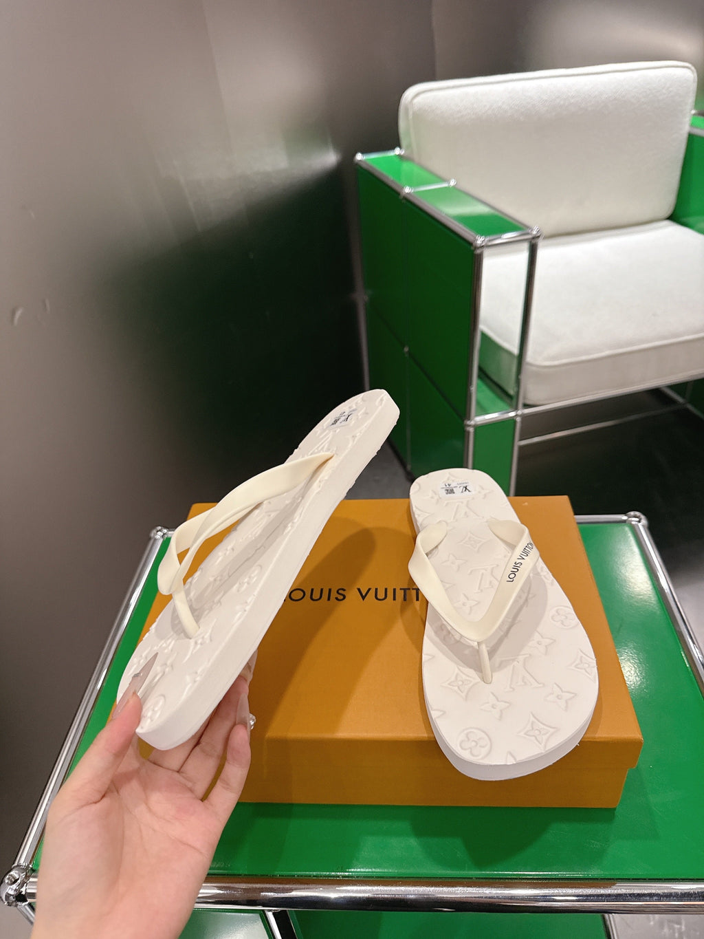 LV 26S THONG SANDALS IN WHITE EVA