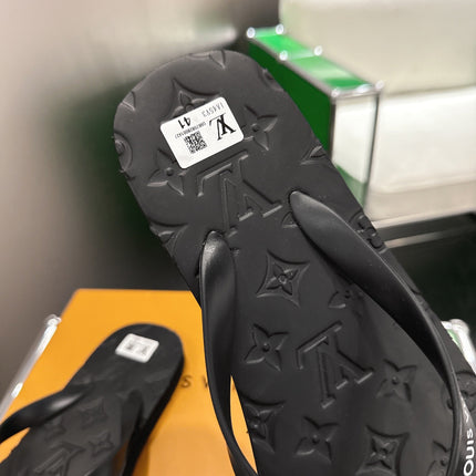 LV 26S THONG SANDALS IN BLACK EVA