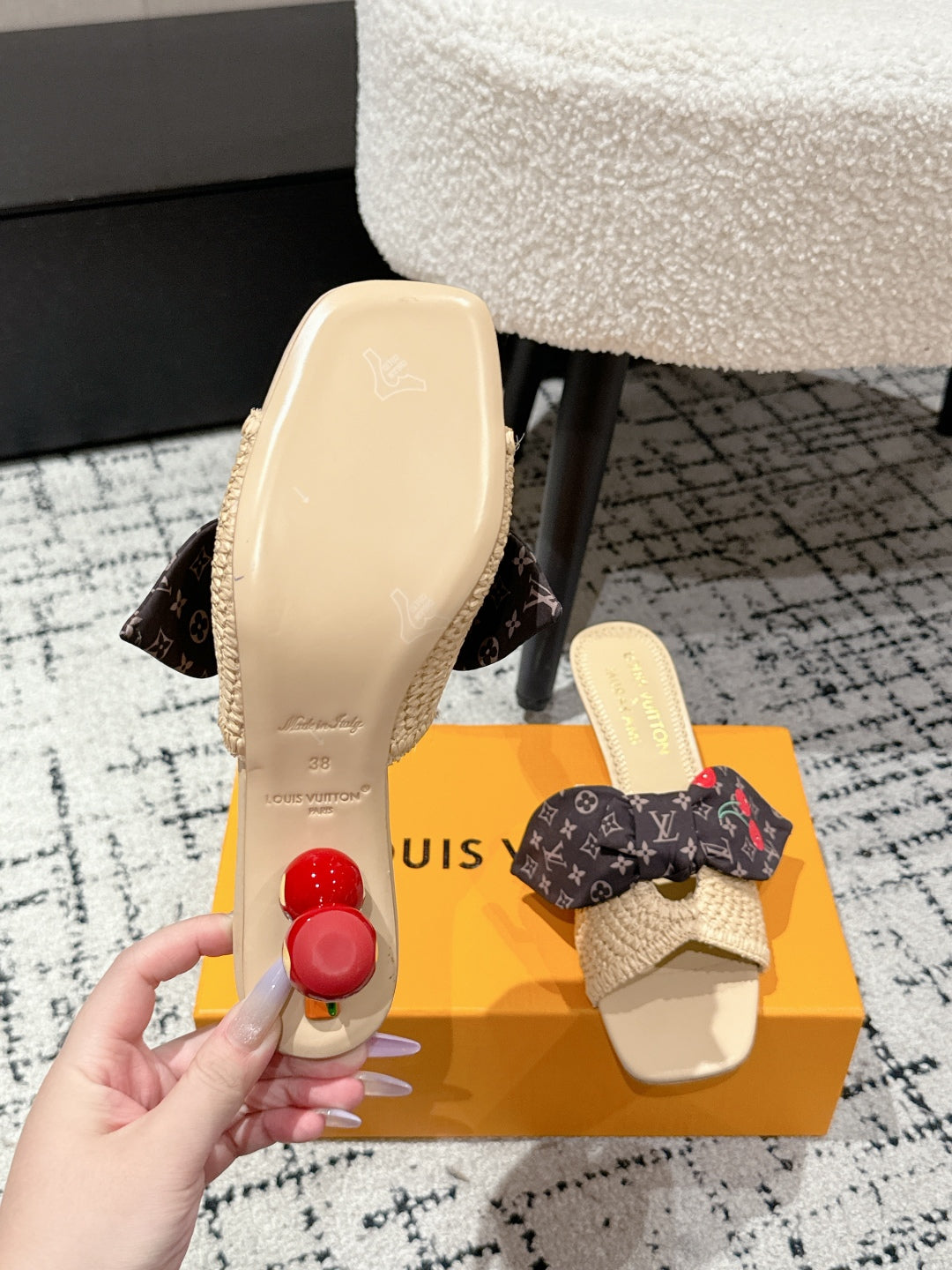 LV CHERRY HIGH HEELS 25S IN BEIGE RAFFIA WITH BOW STYLE 13