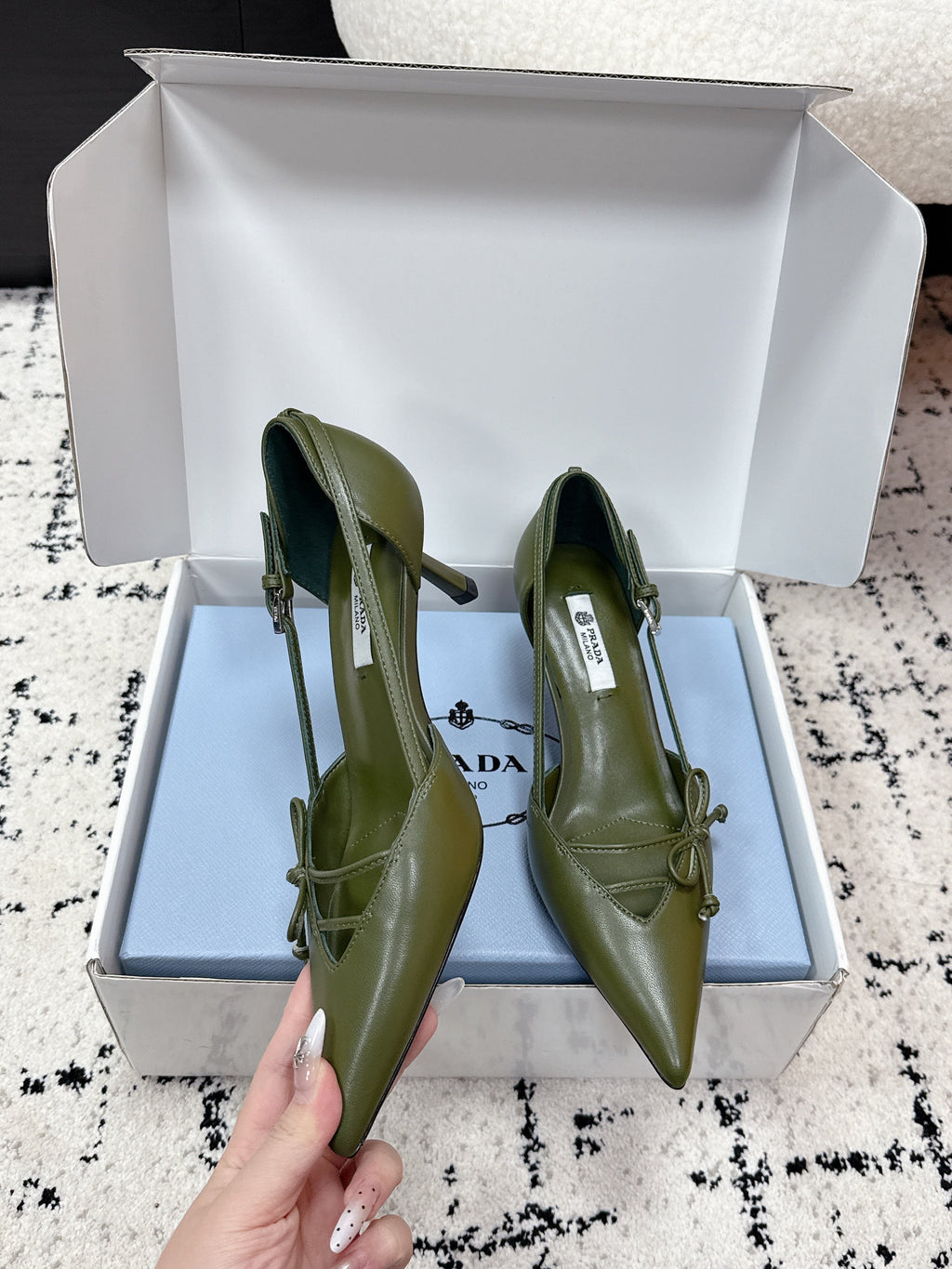 PRADA 26S POINTED-TOE HIGH HEELS 55MM IN DARK OLIVE GREEN CALFSKIN WITH BOW