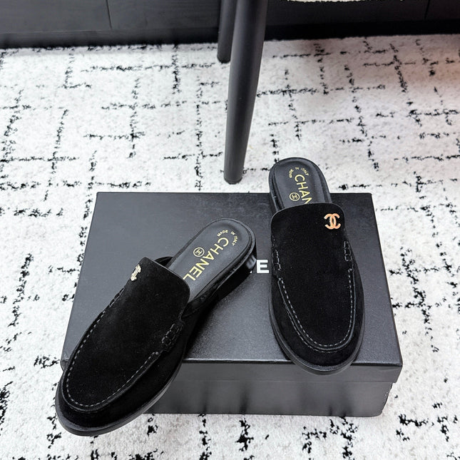 CHANEL 26S MULE LOAFERS IN BLACK SUEDE WITH CC LOGO