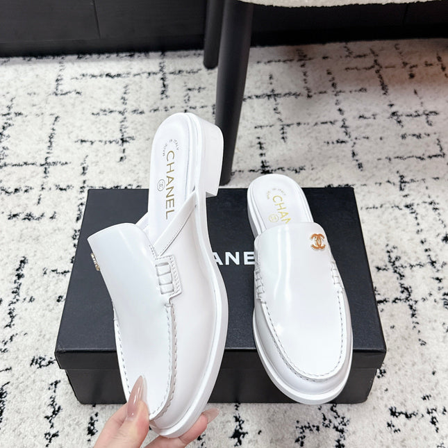 CHANEL 26S MULE LOAFERS IN WHITE SMOOTH CALFSKIN WITH CC LOGO