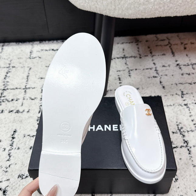 CHANEL 26S MULE LOAFERS IN WHITE SMOOTH CALFSKIN WITH CC LOGO