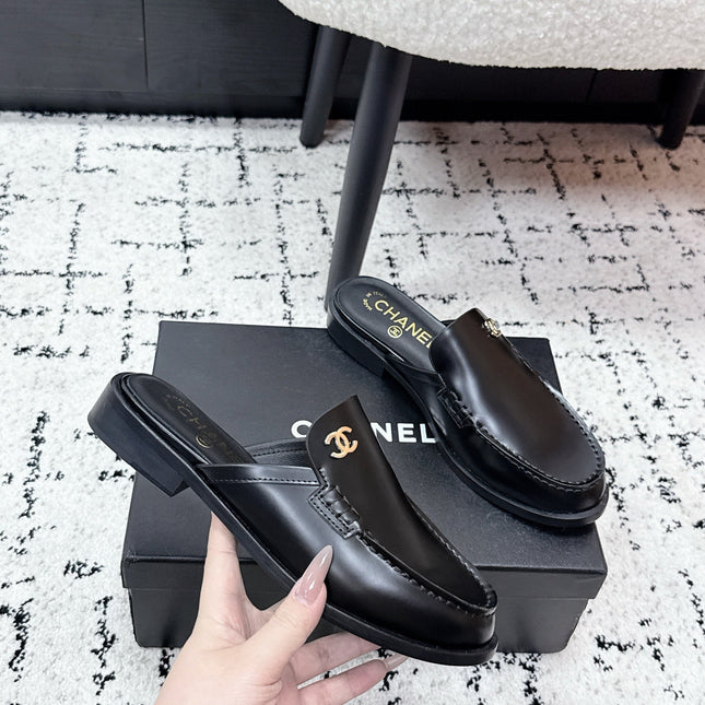 CHANEL 26S MULE LOAFERS IN BLACK SMOOTH CALFSKIN WITH CC LOGO