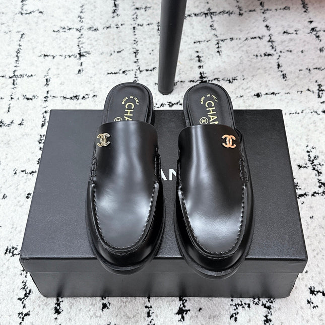 CHANEL 26S MULE LOAFERS IN BLACK SMOOTH CALFSKIN WITH CC LOGO