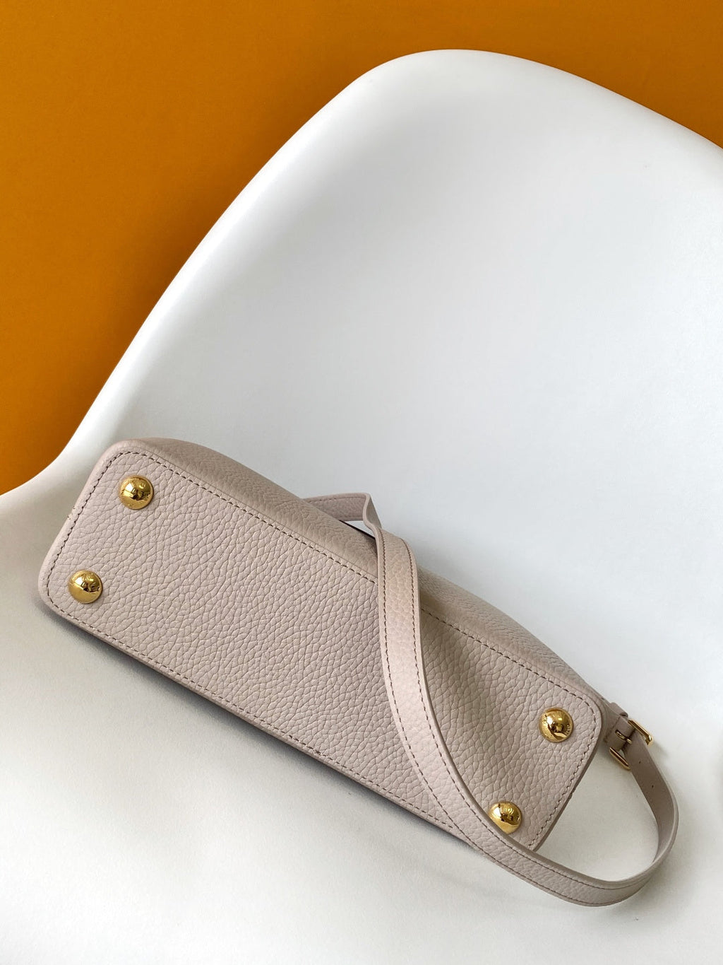LV 26S CAPUCINES BAG 27 IN GRAYISH BEIGE TAURILLON CALFSKIN