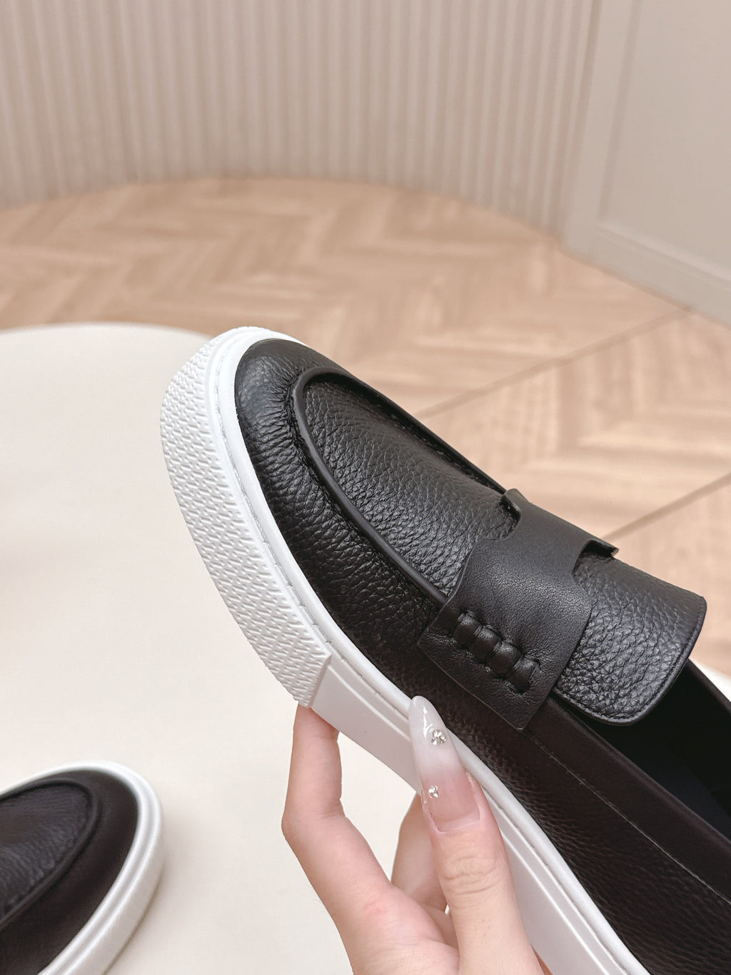 HM 25S SLIP-ON IN BLACK GRAINED LEATHER