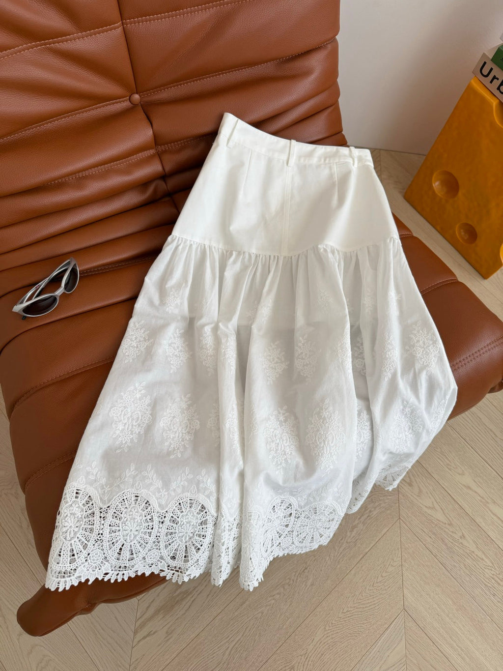 WHITE DRESS 25S WITH LACE EMBROIDERY 265759