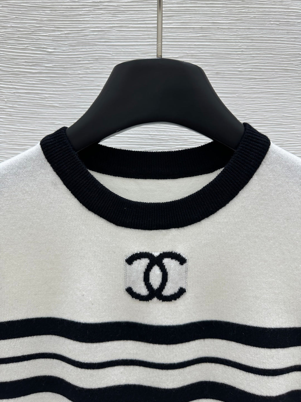CHANEL SHORT-SLEEVE KNIT TOP STRIPED