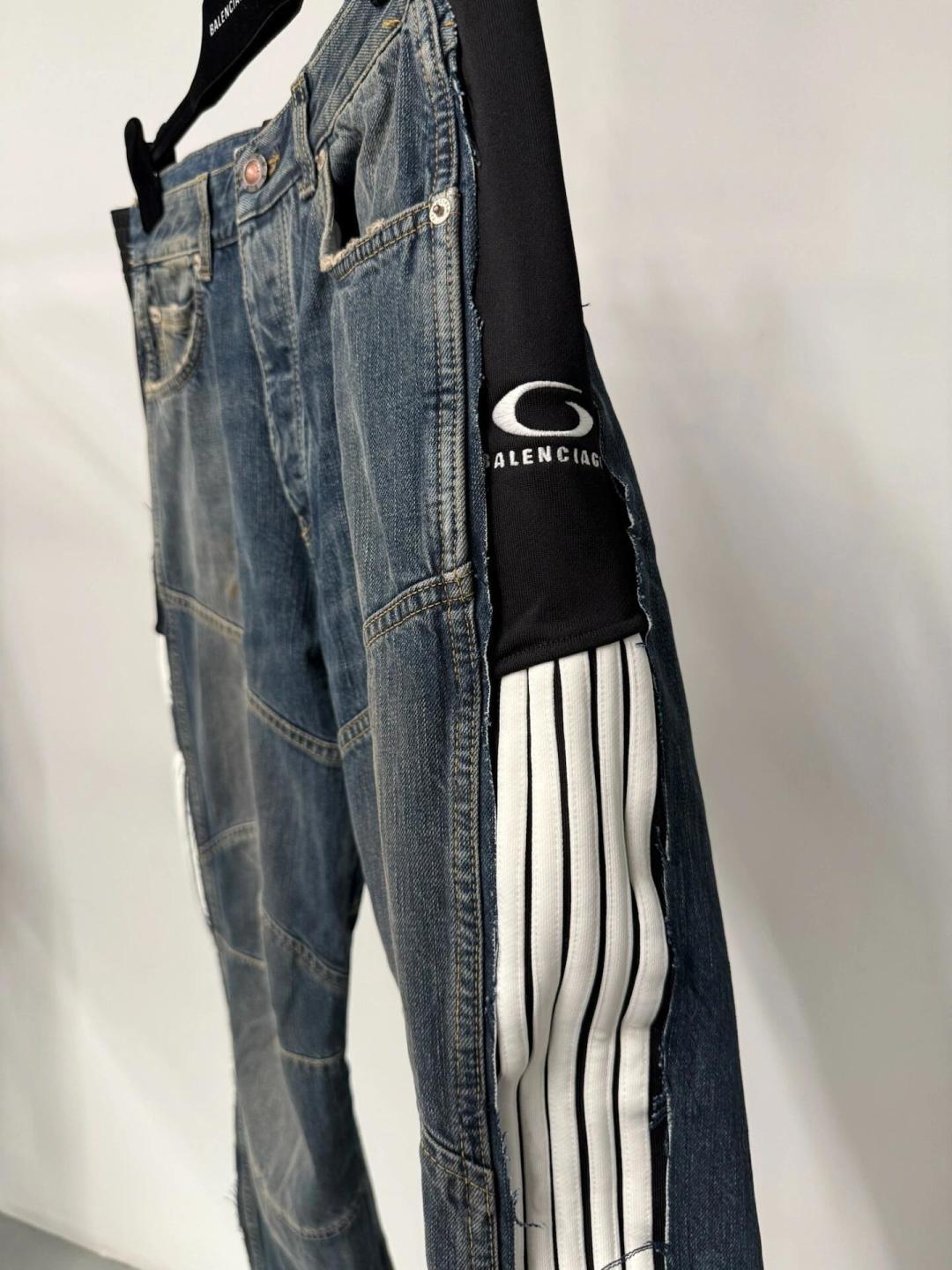 BALENCIAGA 26S DISTRESSED JEANS 015