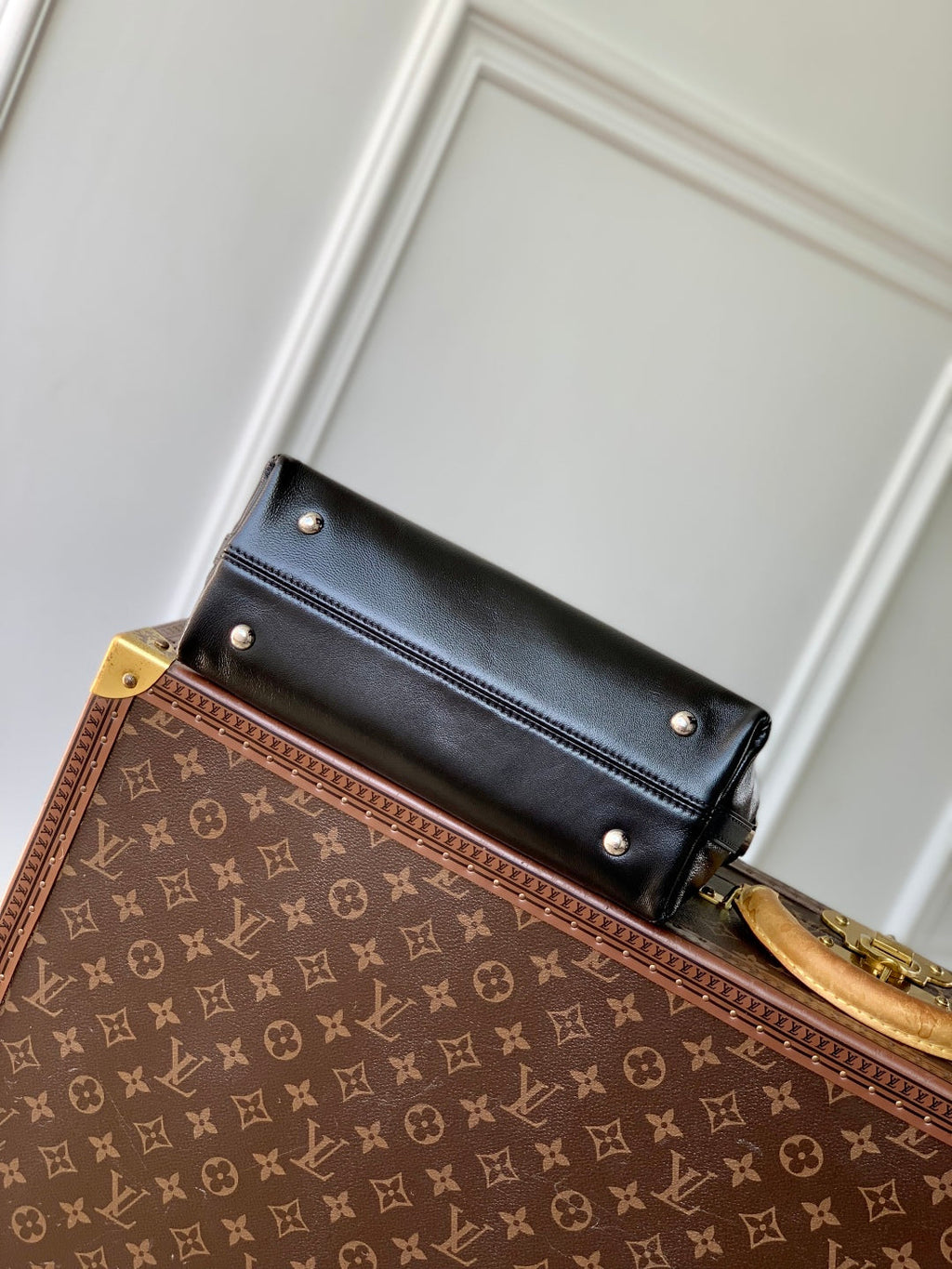 CARRYALL CARGO VIBE BB 26 IN BLACK LAMBSKIN BORWN MONOGRAM TAG