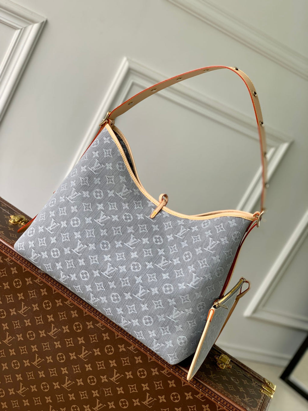 CARRYALL CARGO VIBE PM 33.5 IN GREY MONOGRAM DENIM LIGHT BROWN CALFSKIN