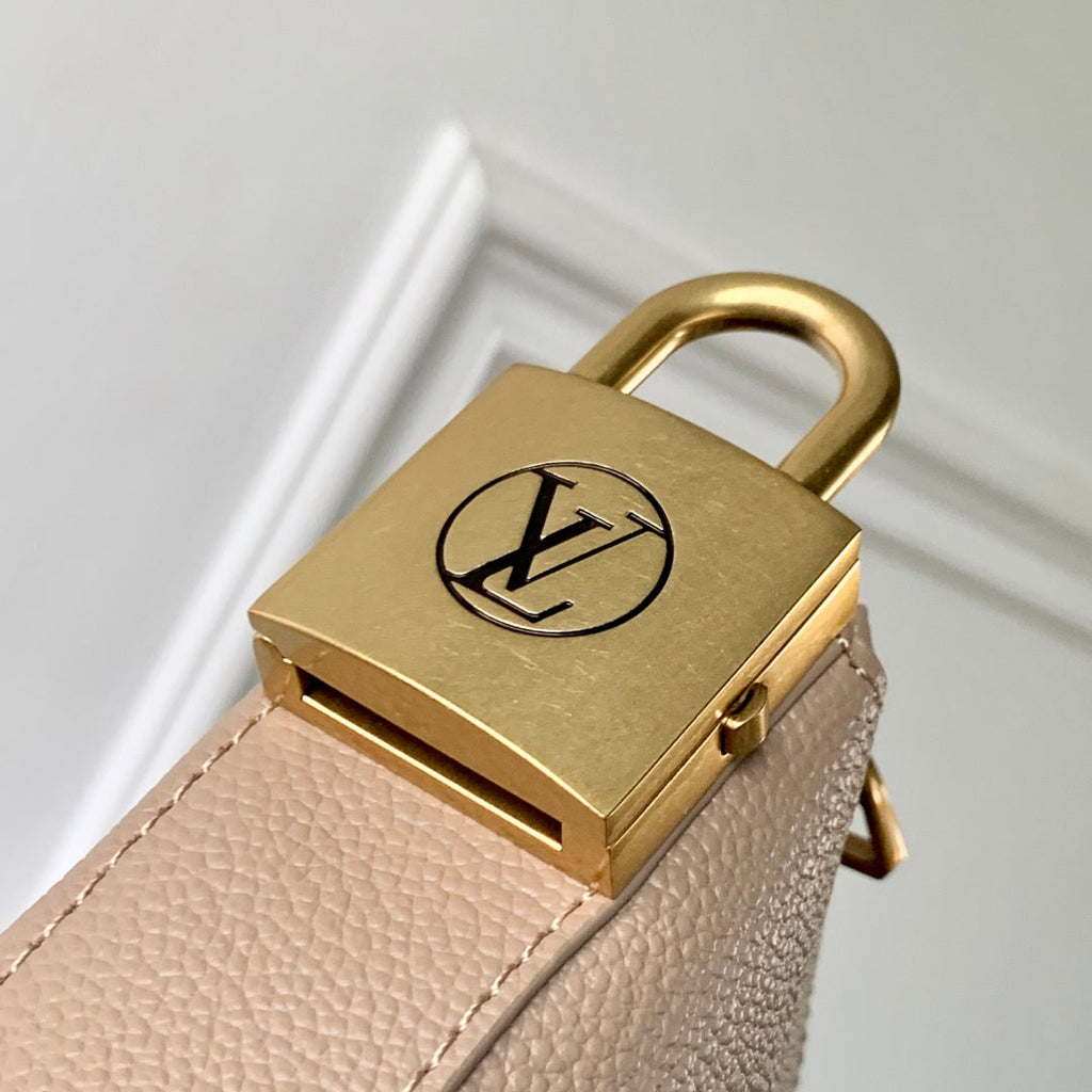 LOW KEY COOKIE MM 32 IN WALNUT BROWN CALFSKIN BROWN MONOGRAM TAG