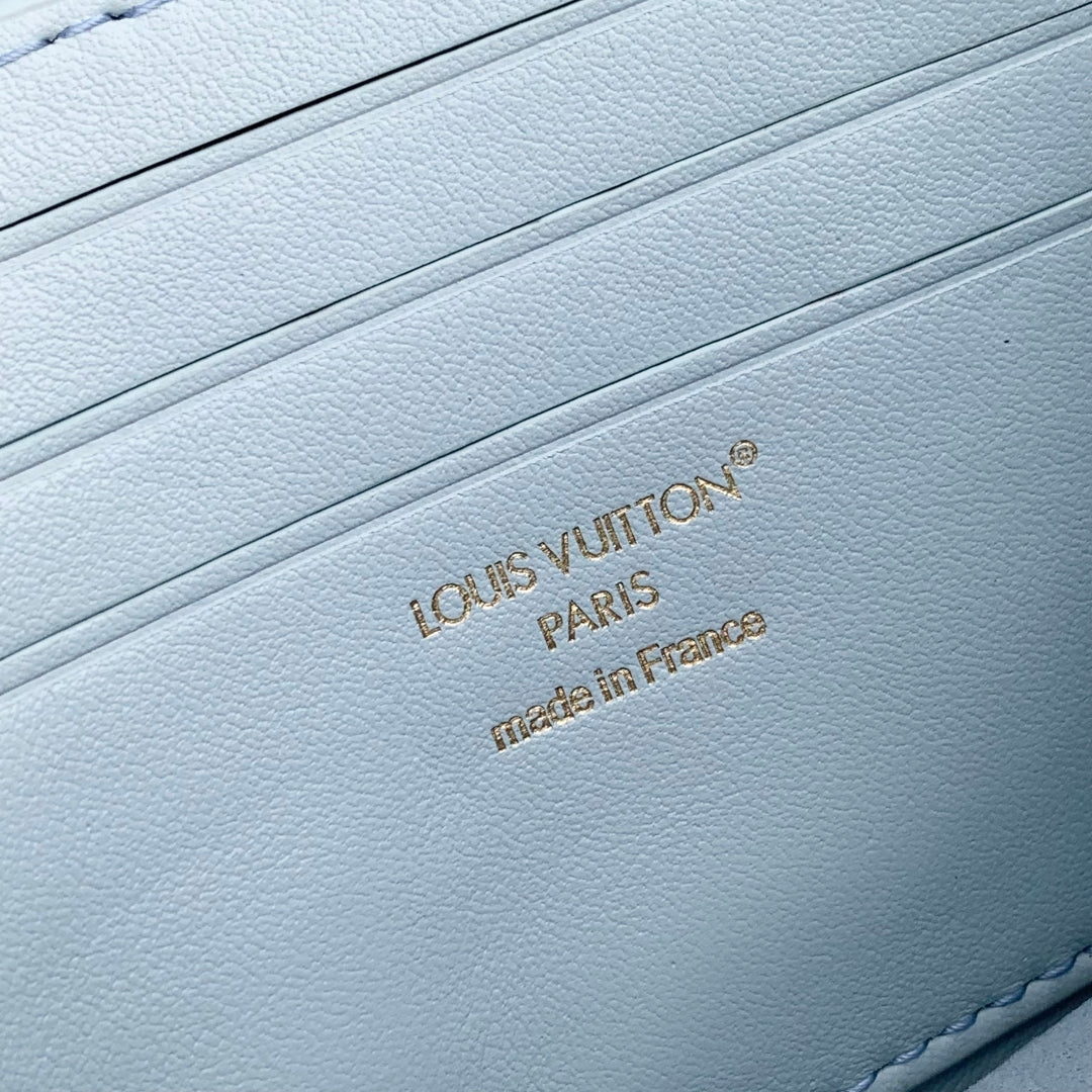 WALLET ON CHAIN BLOOM 20 IN AZUR BLUE CALFSKIN