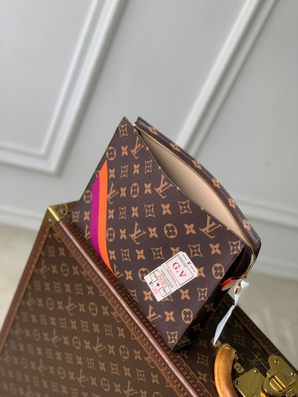 RIO TOILET POUCH 25 IN BROWN CANVAS MONOGRAM GOLD LOCK