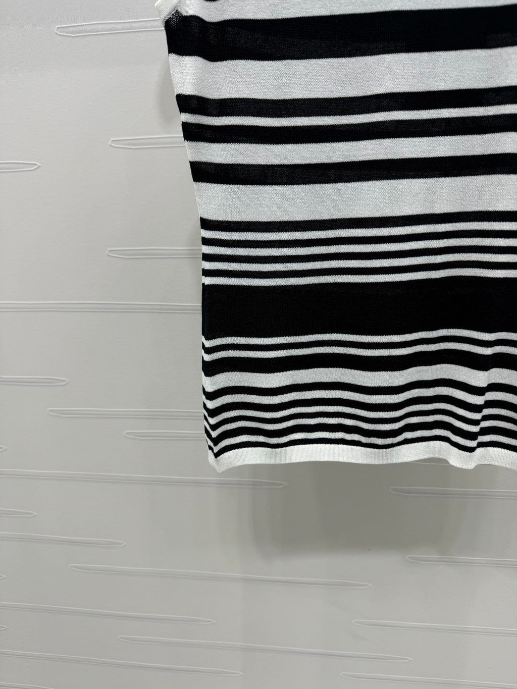 YSL 25S WHITE COLLARED TANK TOP 264089