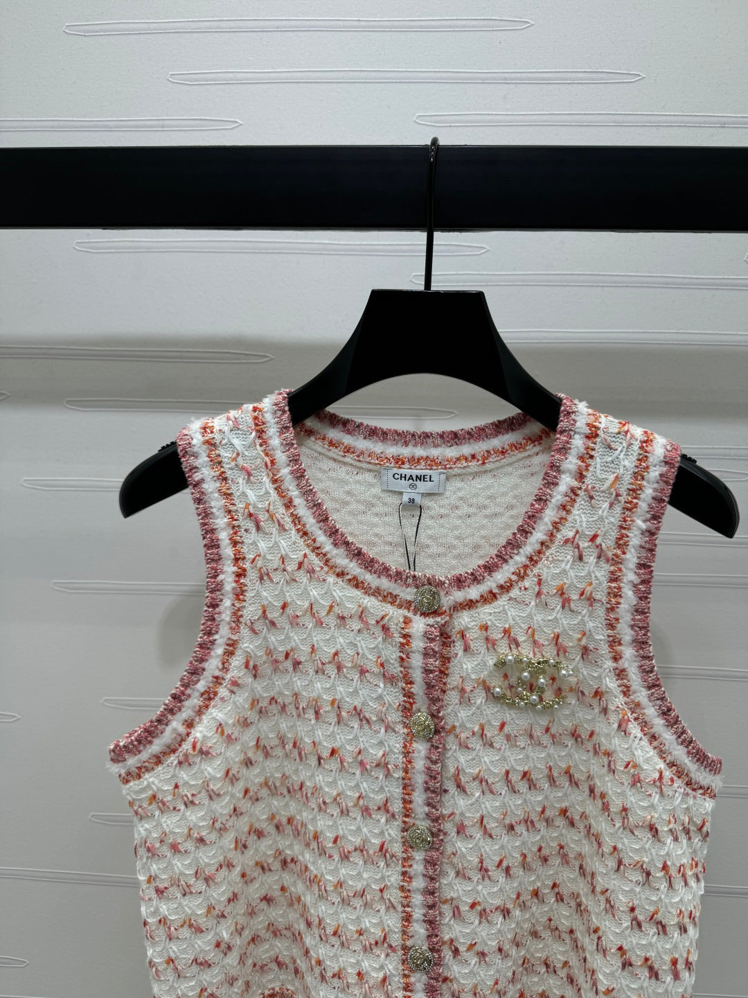 CHANEL 25S ROUND NECK KNITTED VEST WITH PEARL TAG 264029