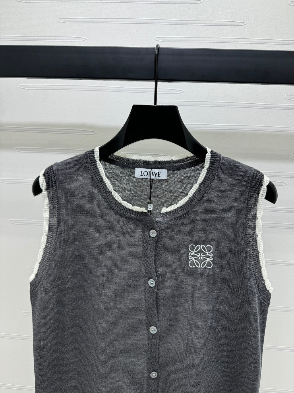 LOEWE 25S ROUND NECK KNITTED VEST WHITE 264068