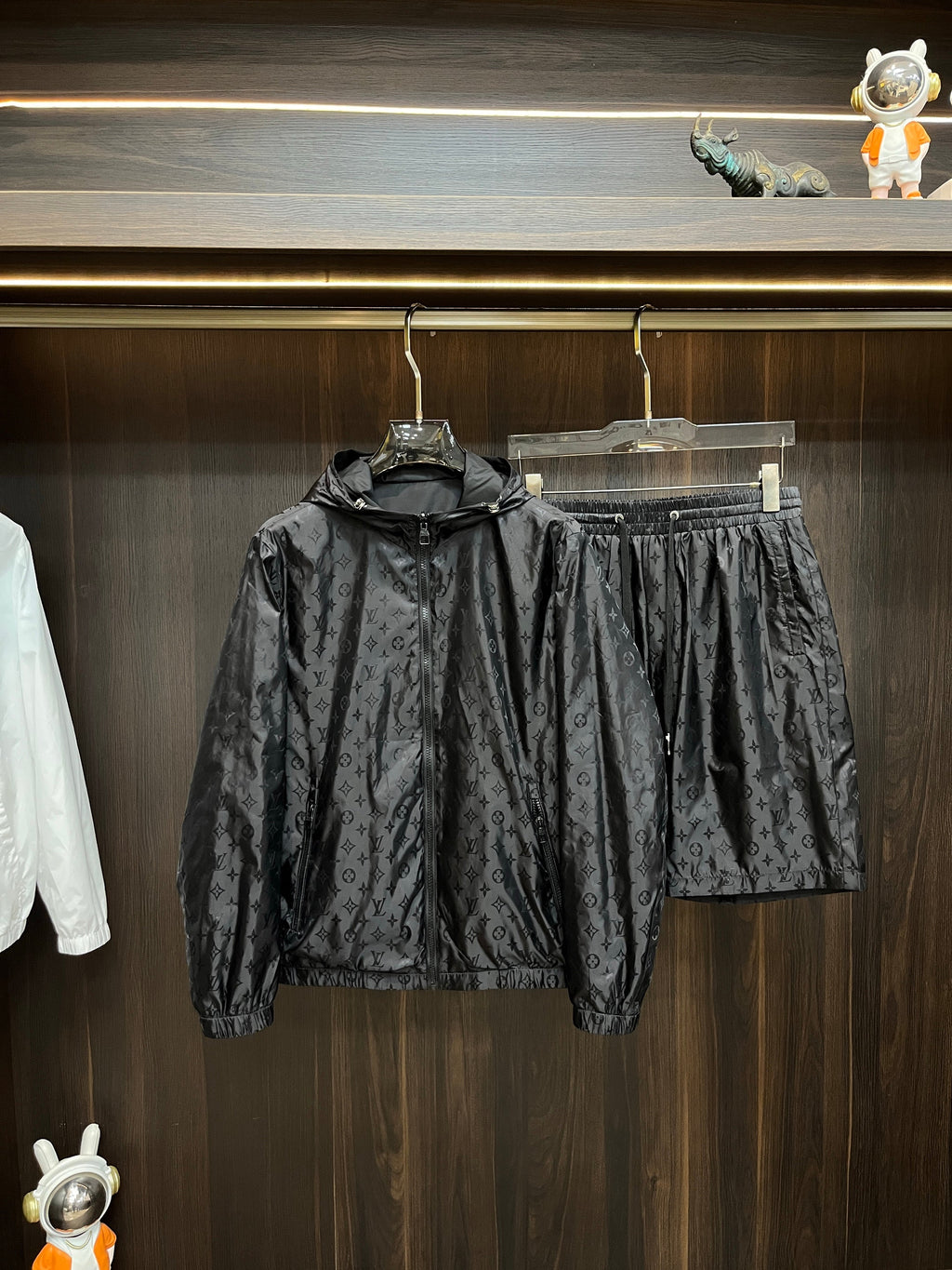 LV SET JACKET AND PANTS BLACK 239591
