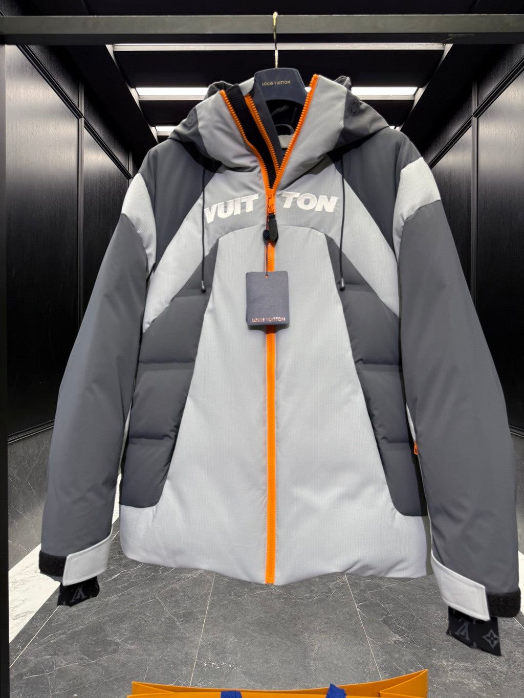 LV 25S DOWN JACKET 566132