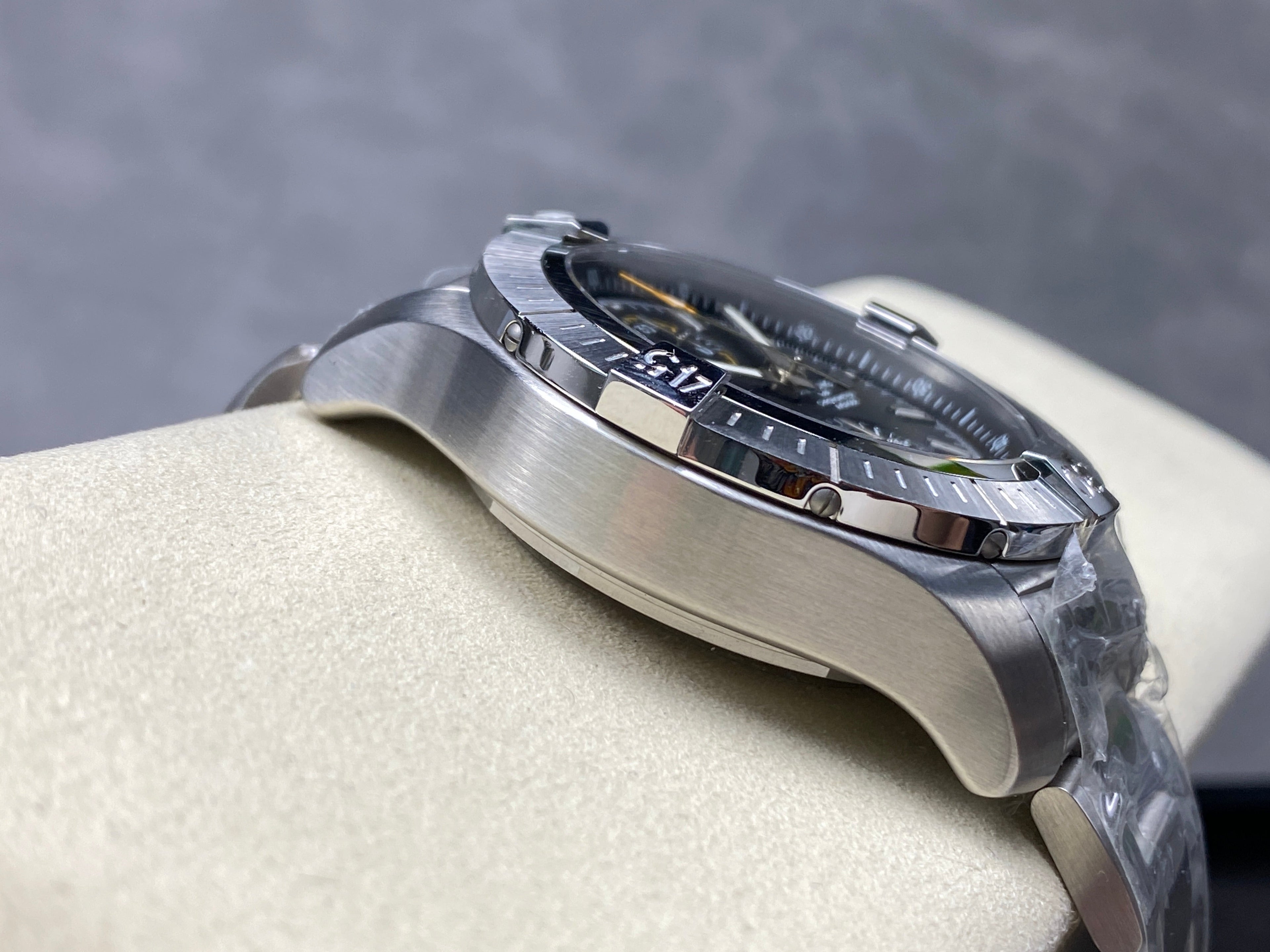 AVENGER CHRONOGRAPH STEEL CASE BLACK DIAL