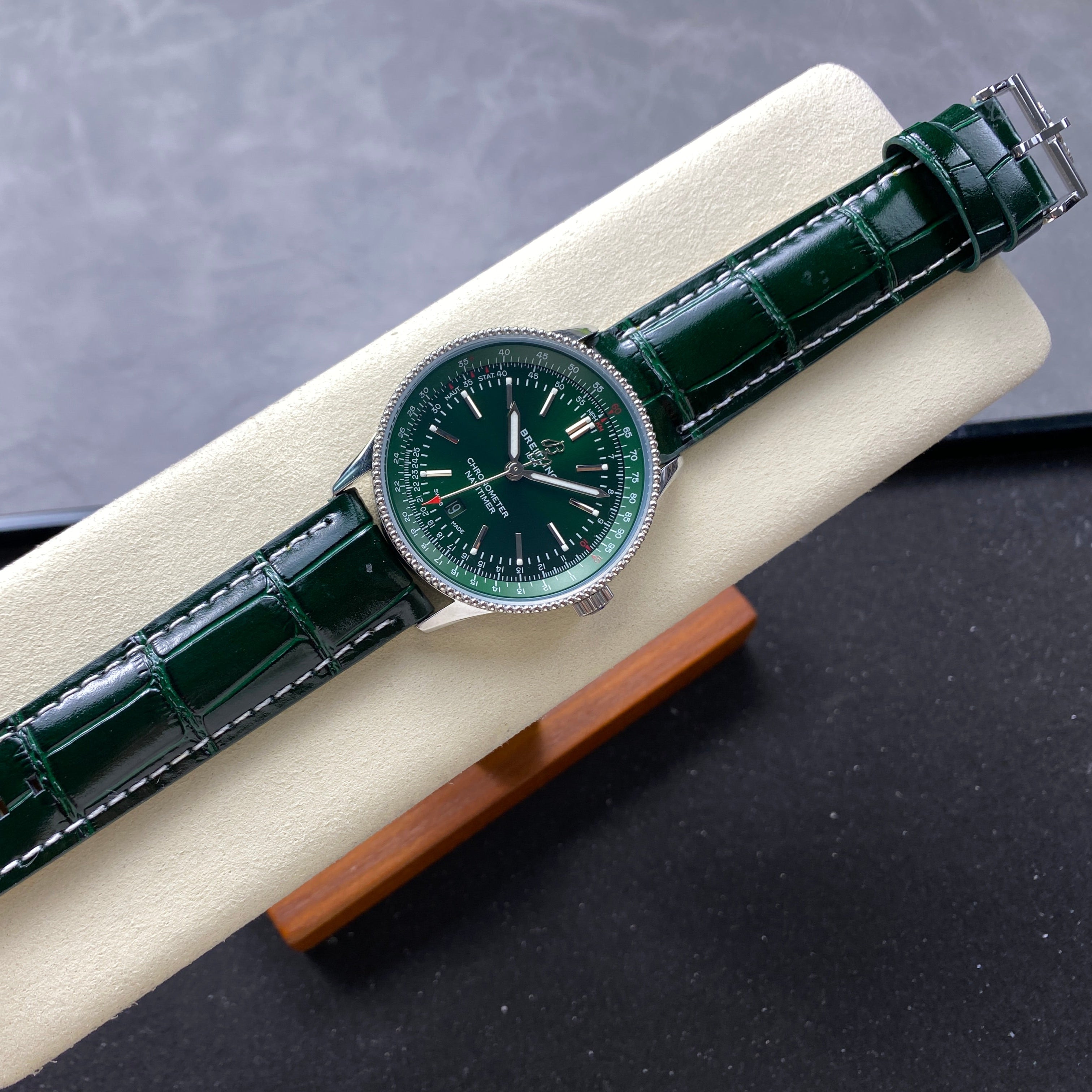 NAVITIMER AUTOMATIC 41 STEEL CASE GREEN DIAL