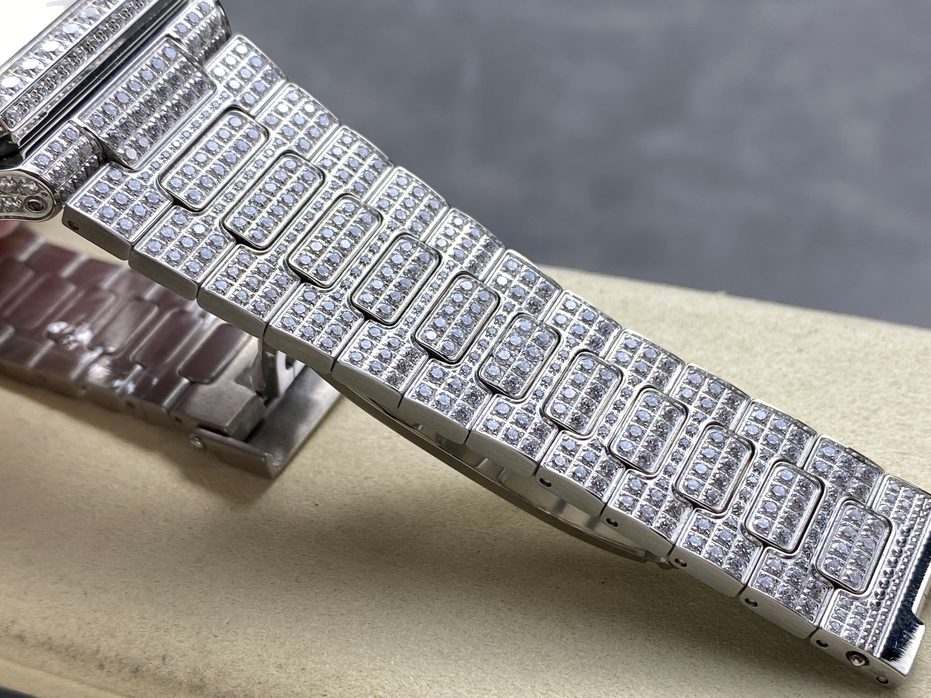 CUBITUS AUTOMATIC ALL STEEL ATTACHED DIAMOND BLACK DIAL