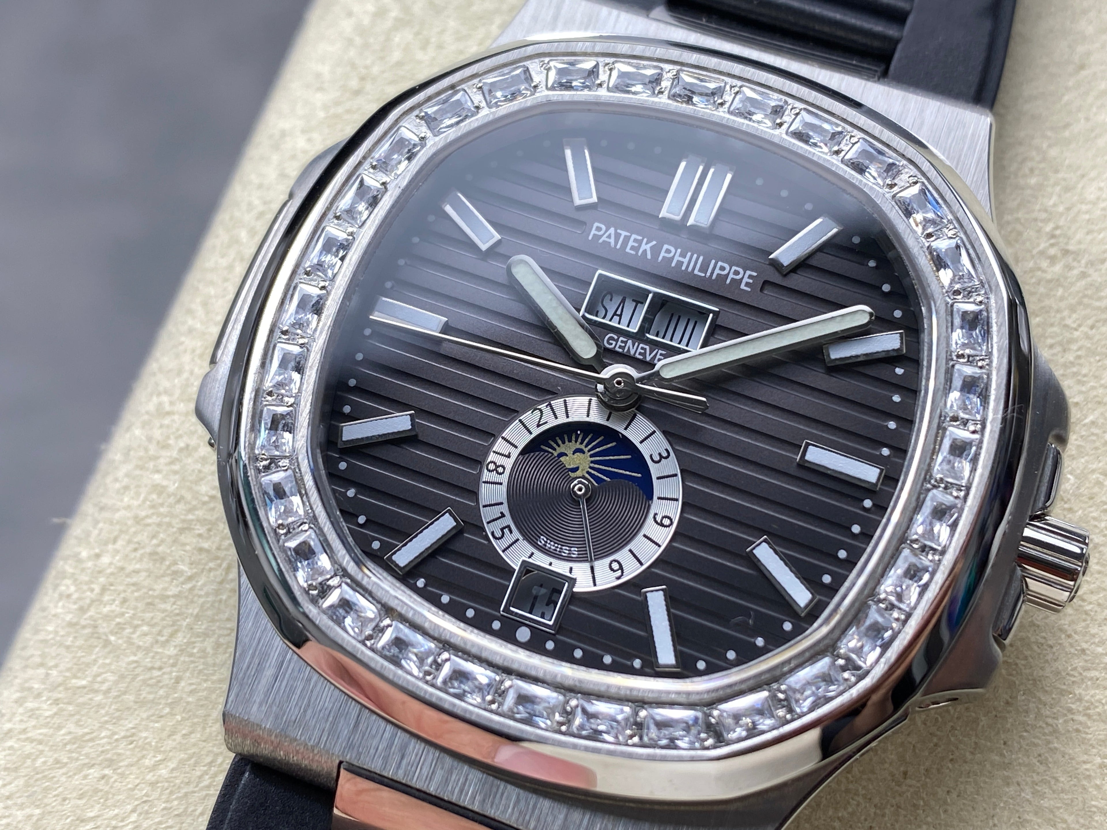 NAUTILUS STEEL ATTACHED DIAMOND BEZEL BLACK RUBBER STRAP