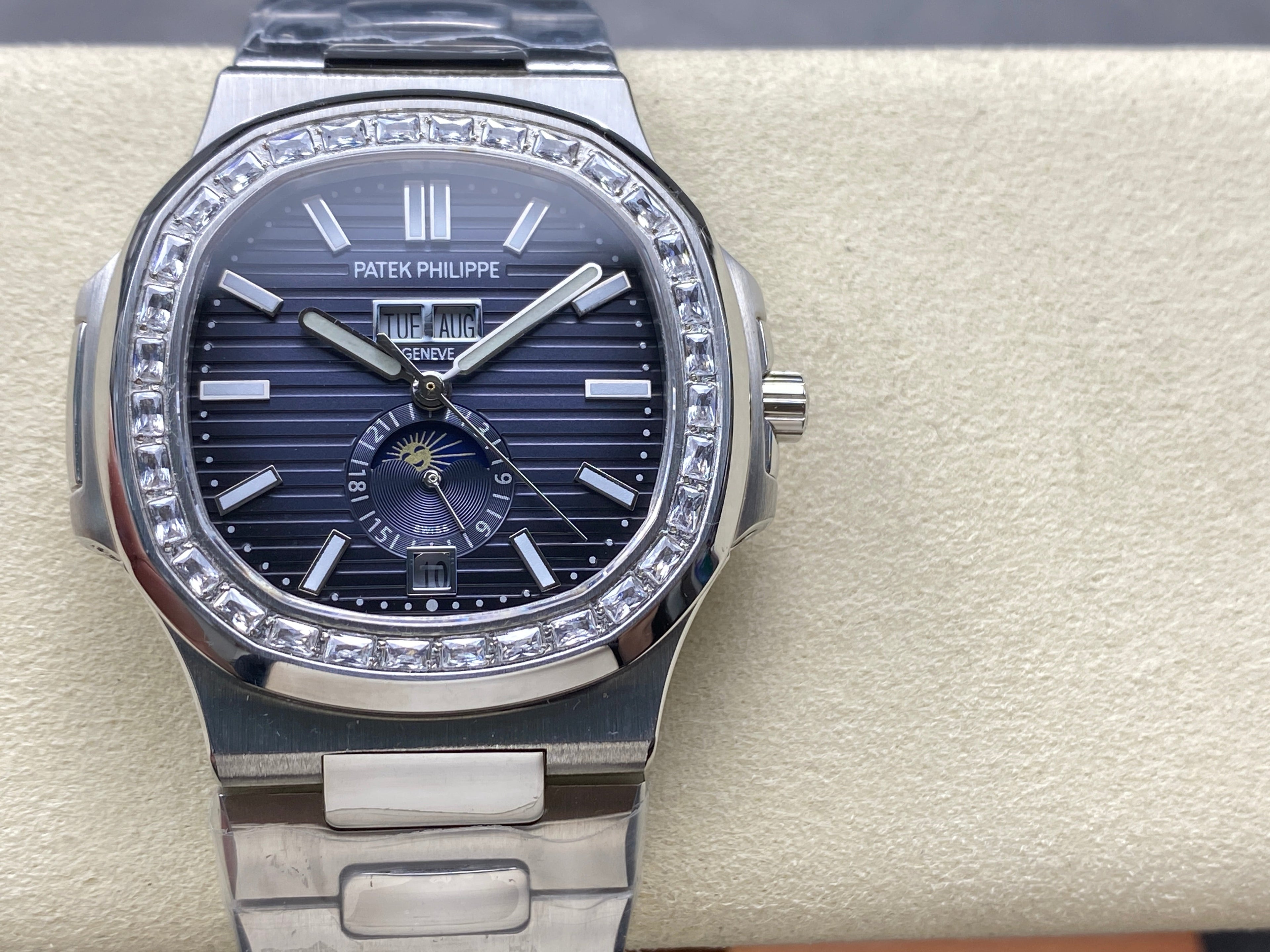 NAUTILUS STEEL ATTACHED DIAMOND BEZEL DARK BLUE DIAL