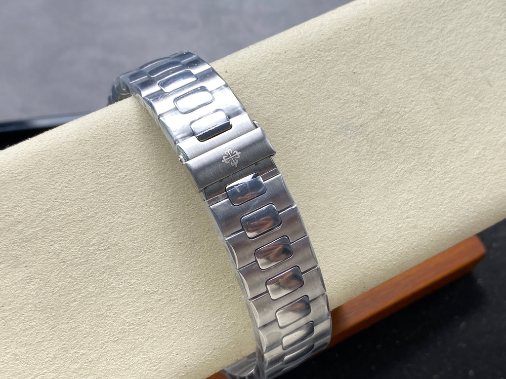 NAUTILUS STEEL ATTACHED DIAMOND BEZEL BLACK DIAL