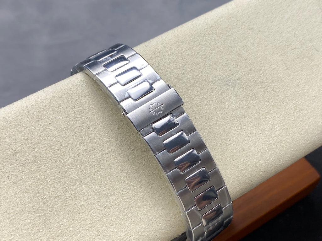 NAUTILUS ALL STEEL WHITE DIAL