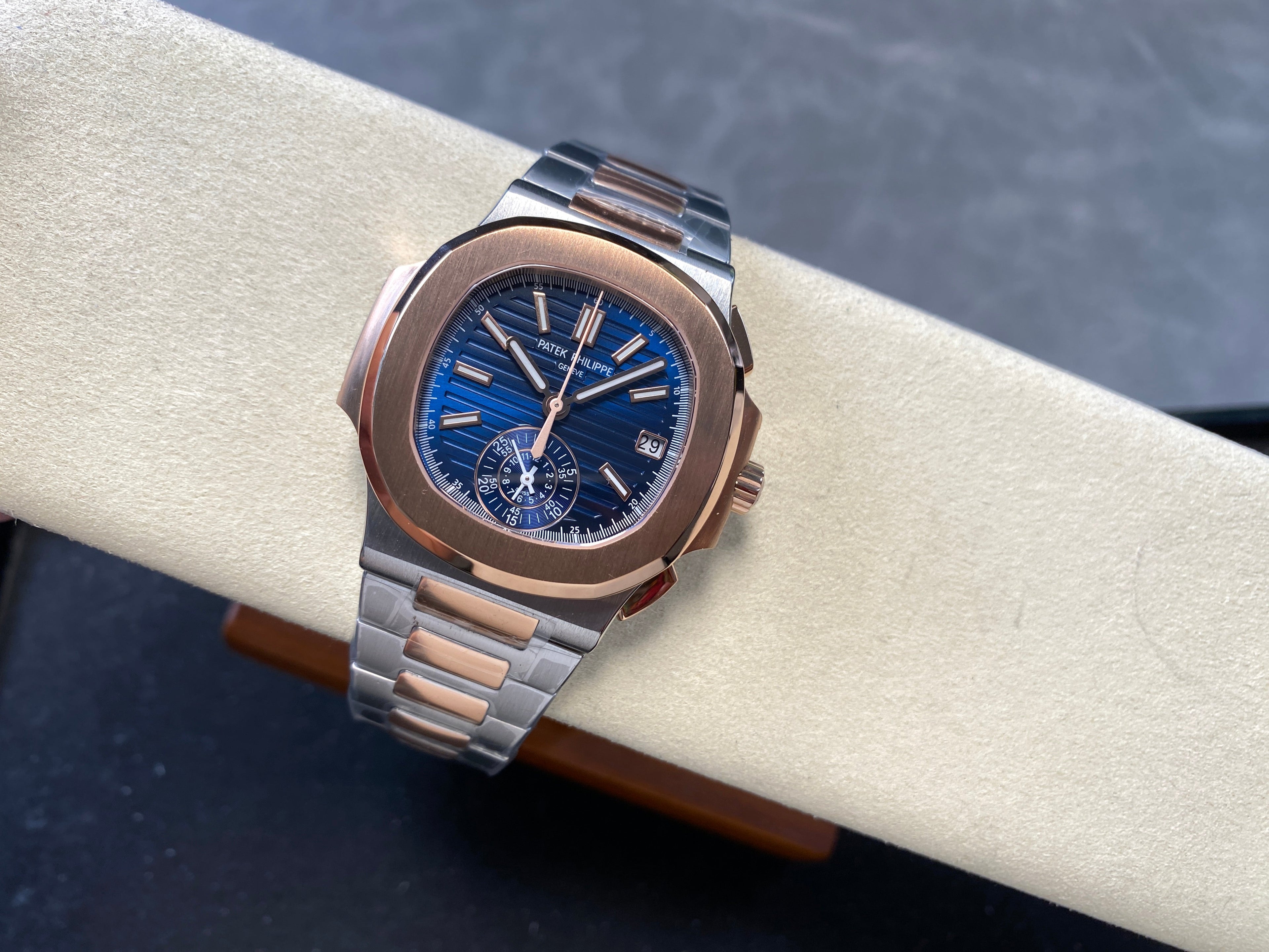 NAUTILUS STEEL AND ROSE GOLD BRACELET BLUE DIAL