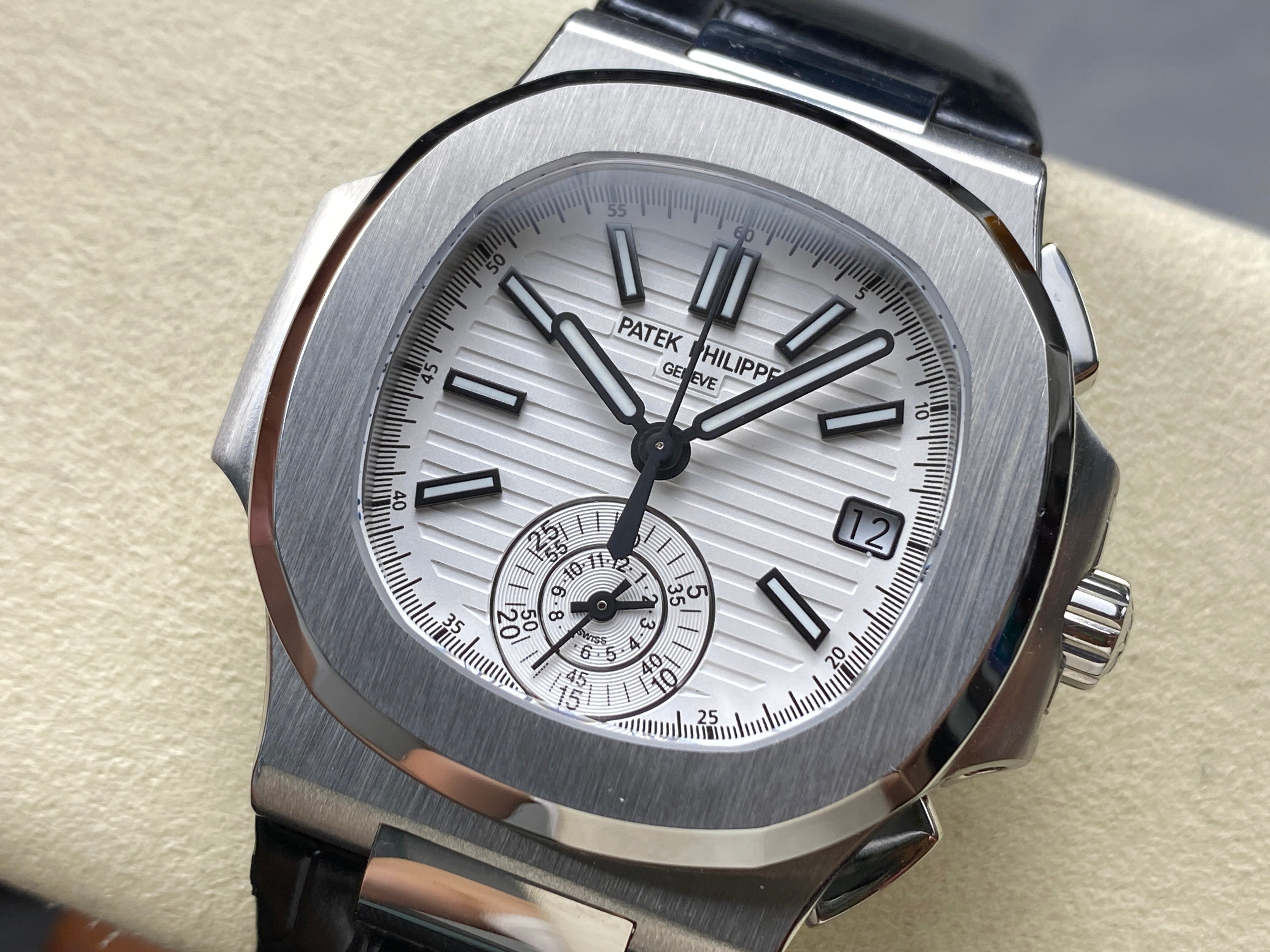 NAUTILUS STEEL CASE WHITE DIAL