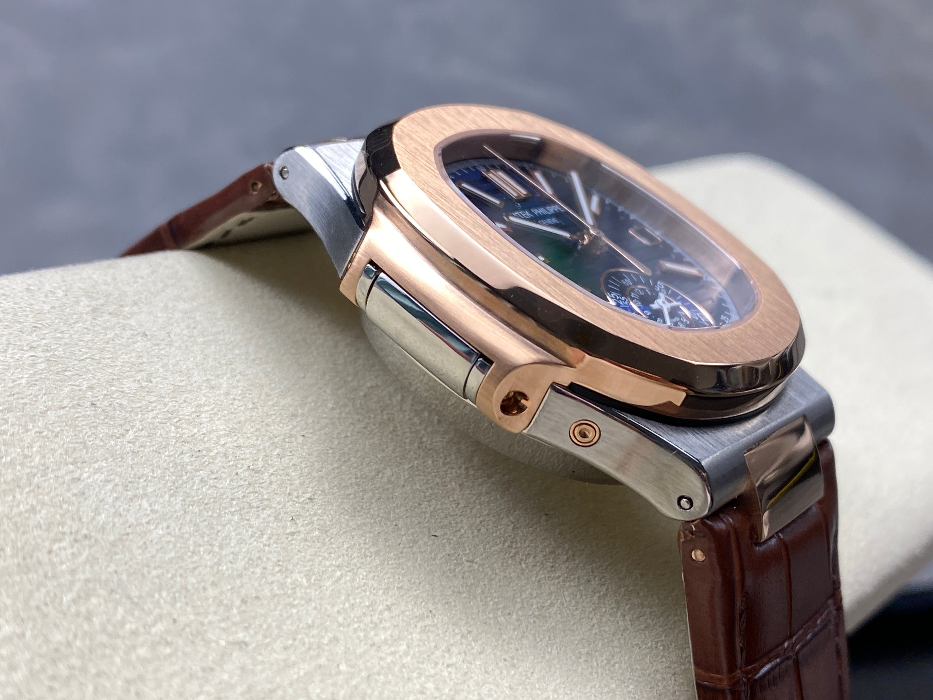 NAUTILUS ROSE GOLD AND STEEL CASE BLUE DIAL
