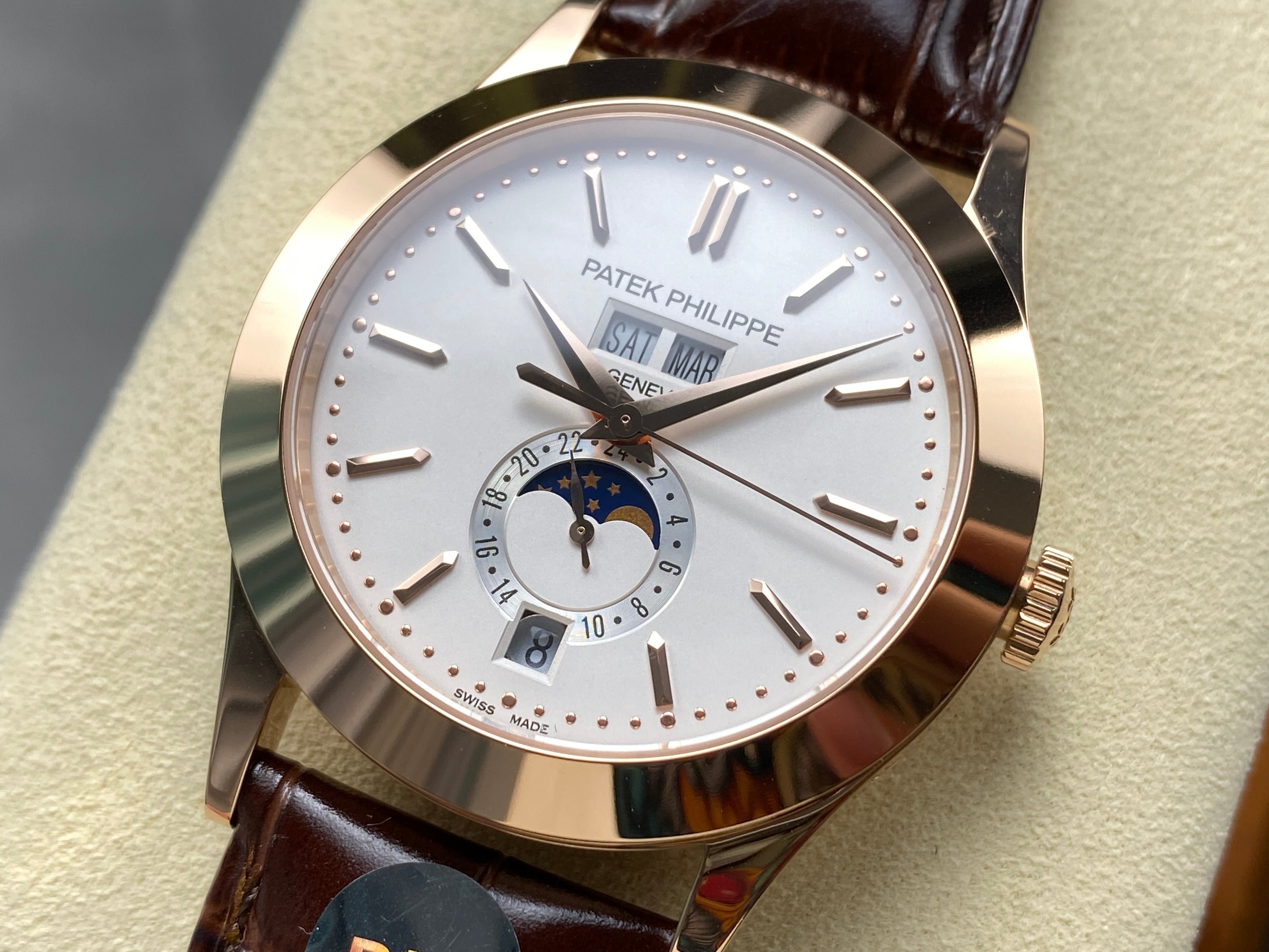 ANNUAL CALENDAR SELF-WINDING ROSE GOLD CASE SILVERY OPALINE DIAL