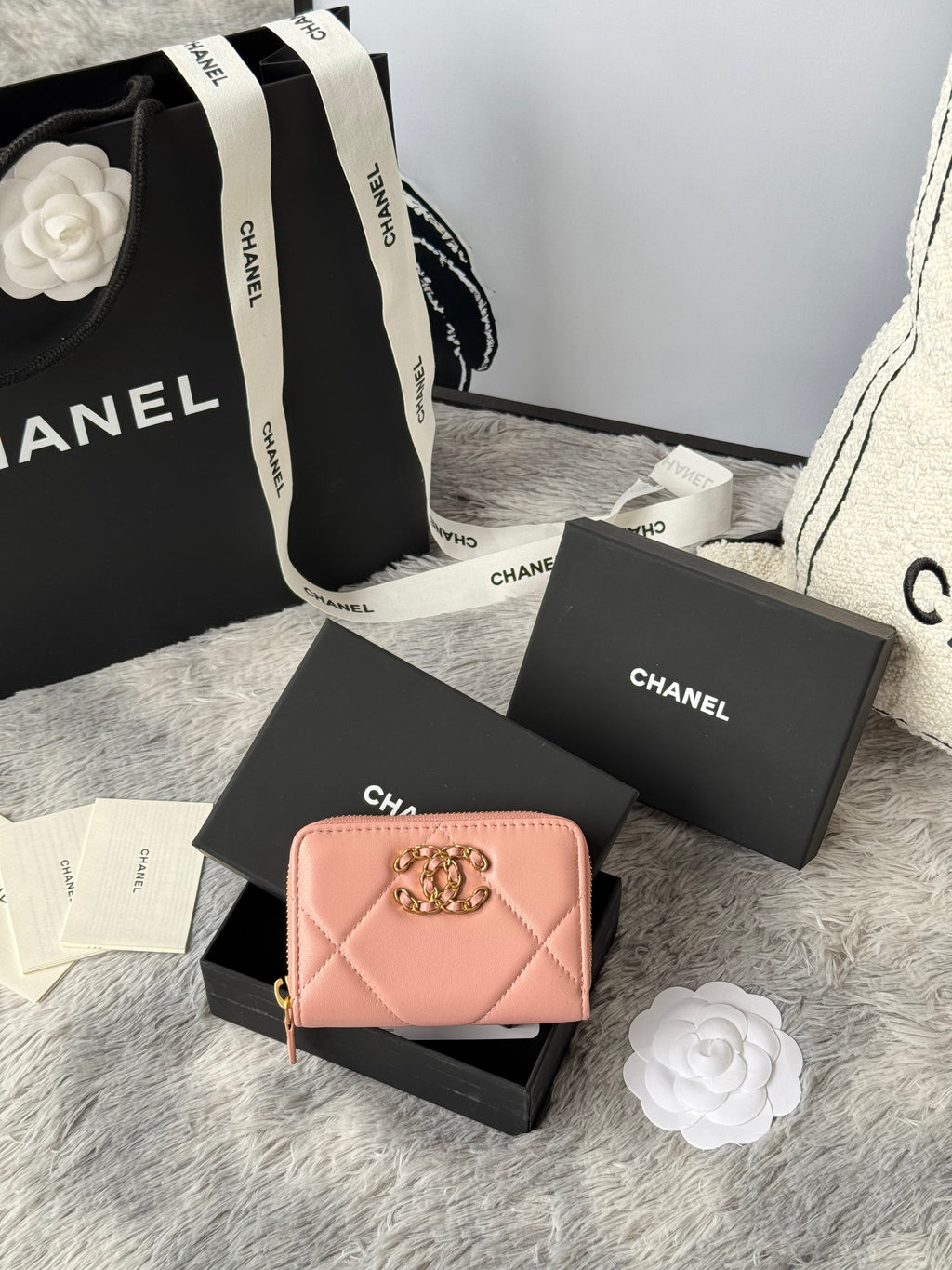 CC ZIPPED CARD HOLDER 11 IN BABY PINK LAMBSKIN GOLD-TONE METALLIC
