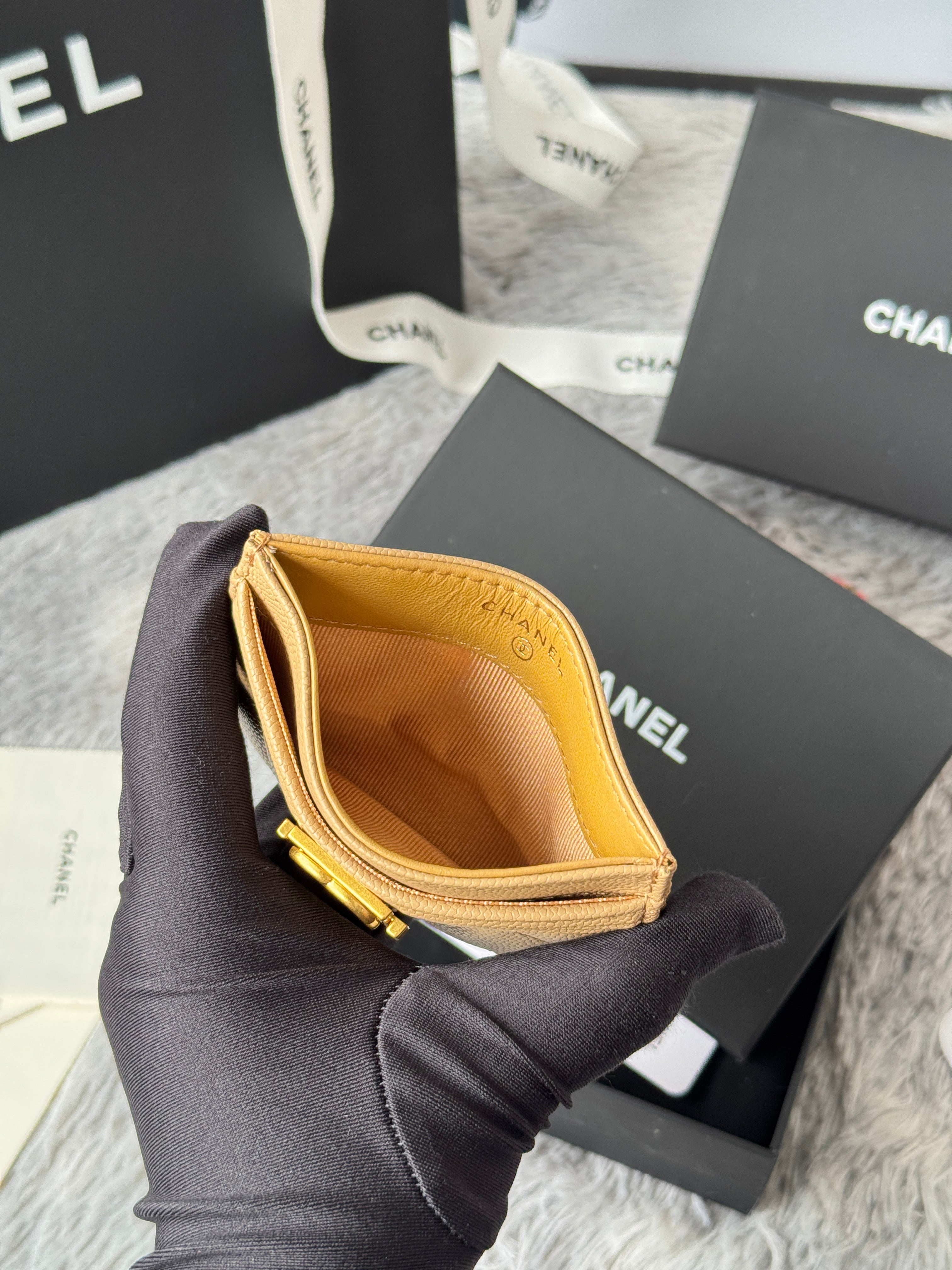 LEBOY CARD HOLDER 11 IN CALICO BROWN GRAINED CALFSKIN GOLD-TONE HARDWARE