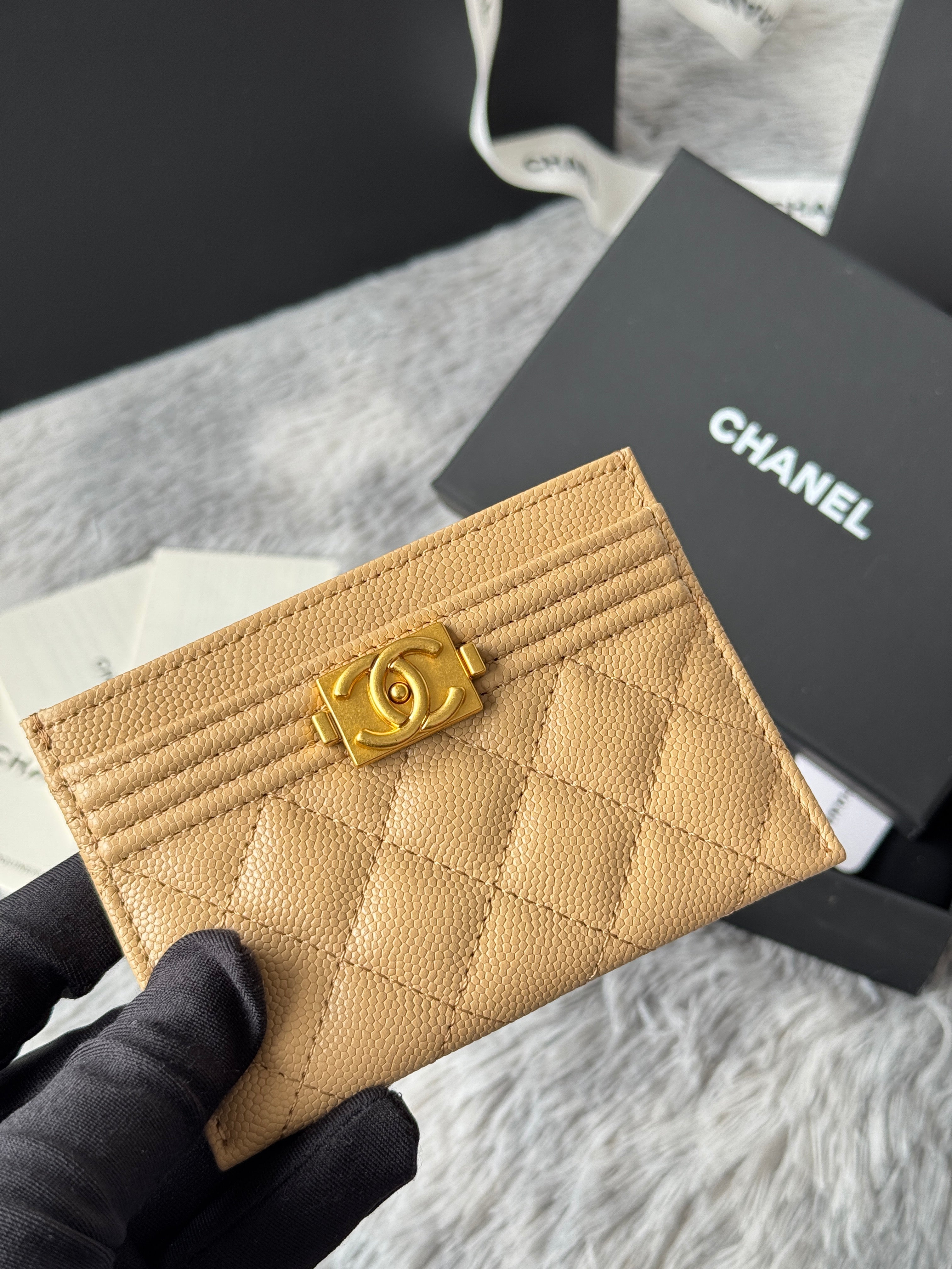 LEBOY CARD HOLDER 11 IN CALICO BROWN GRAINED CALFSKIN GOLD-TONE HARDWARE