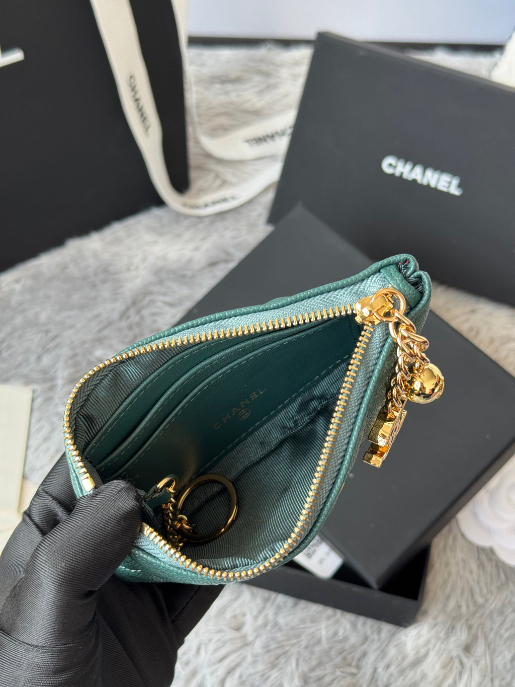 CC CLASSIC ZIPPED POUCH 14 IN NEPTUNE GREEN GRAINED CALFSKIN GOLD-TONE CHARM CHAIN