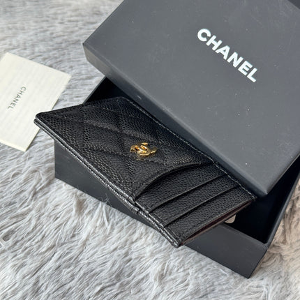 CLASSIC VERTICAL CARD HOLDER 14 IN BLACK GRAINED CALFSKIN GOLD-TONE METALLIC